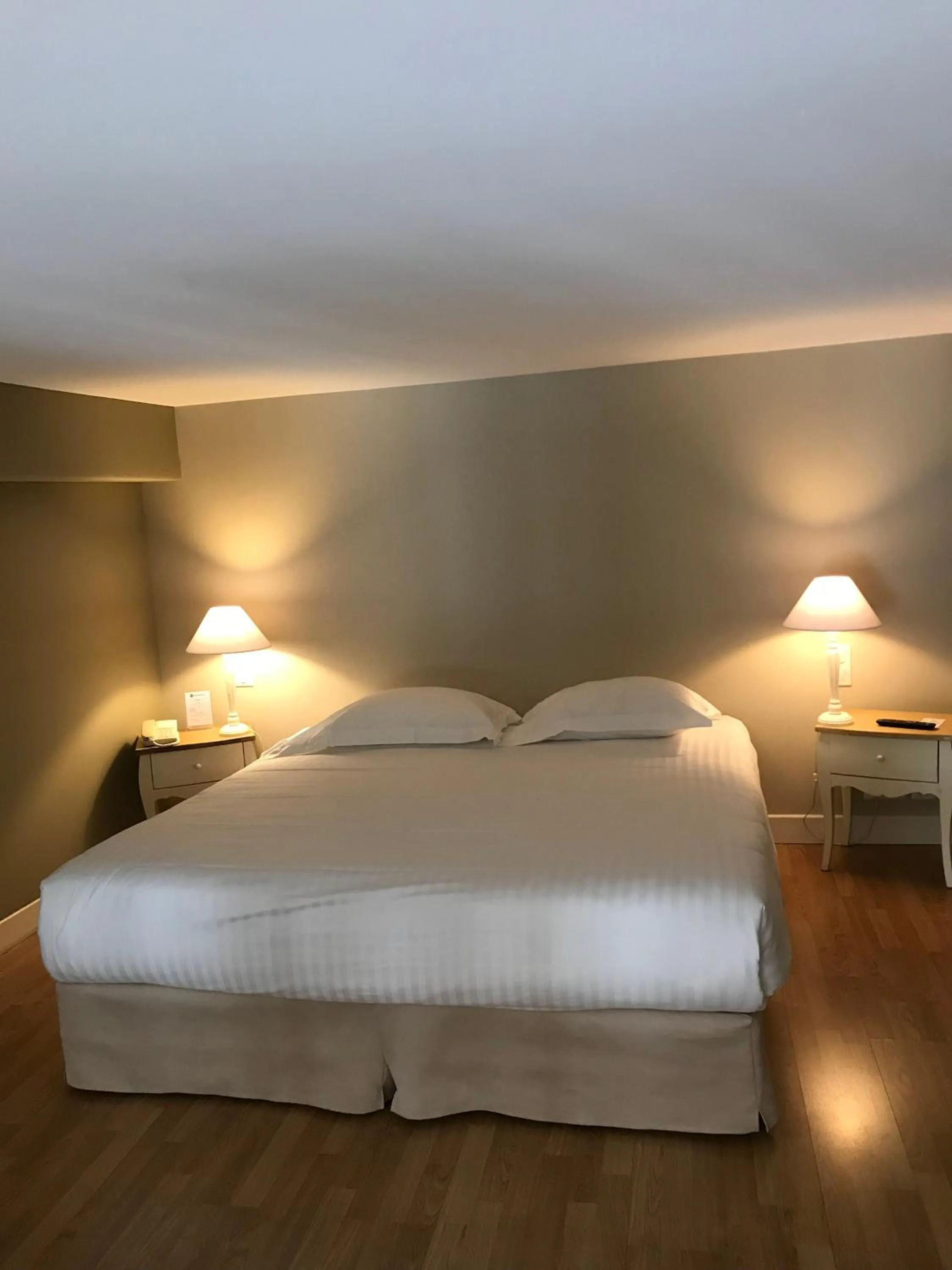 Bedroom, Bed in Hotel Le Renoir