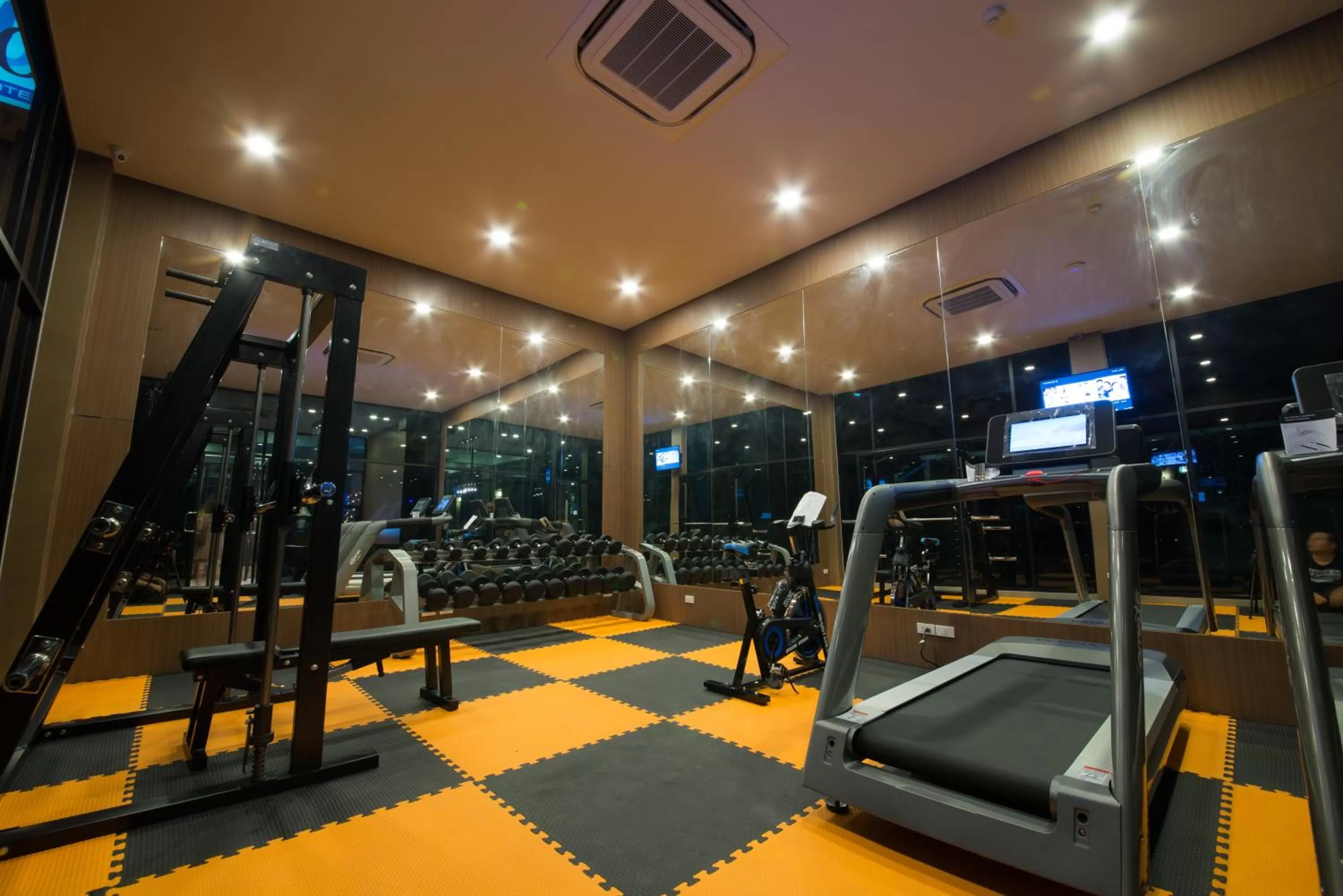 Fitness centre/facilities in V20 Boutique Jacuzzi Hotel