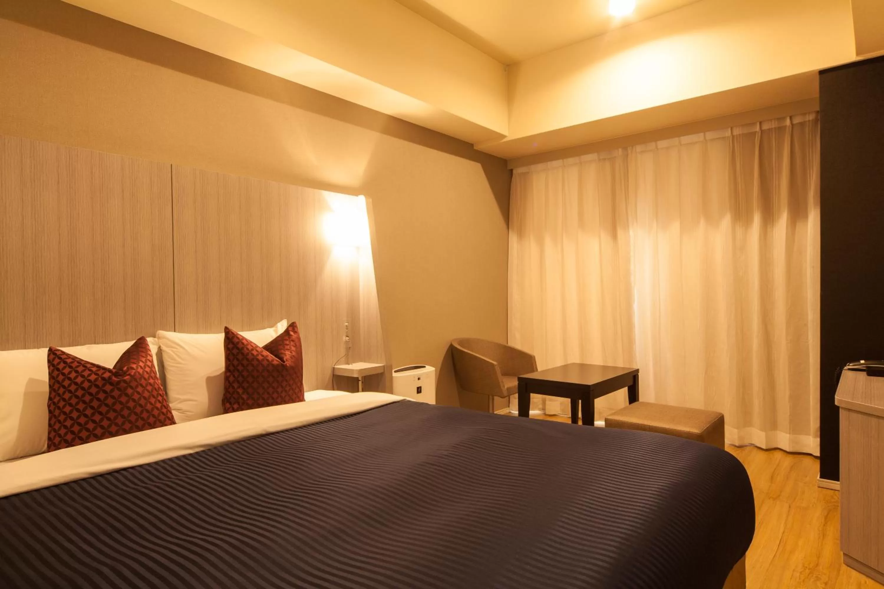 Photo of the whole room, Bed in Sakura Terrace