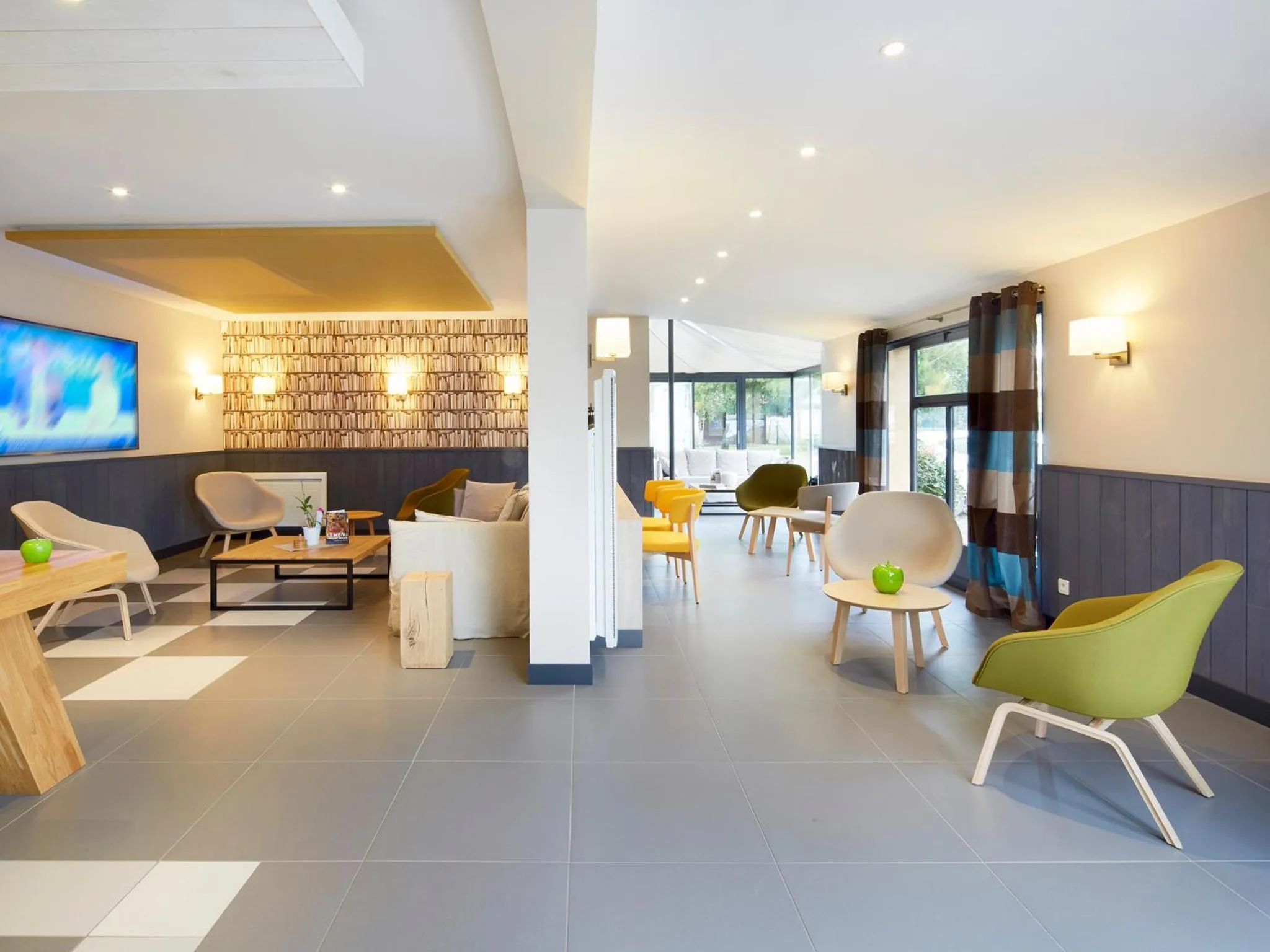 Lobby or reception in Campanile Le Mans - Arnage