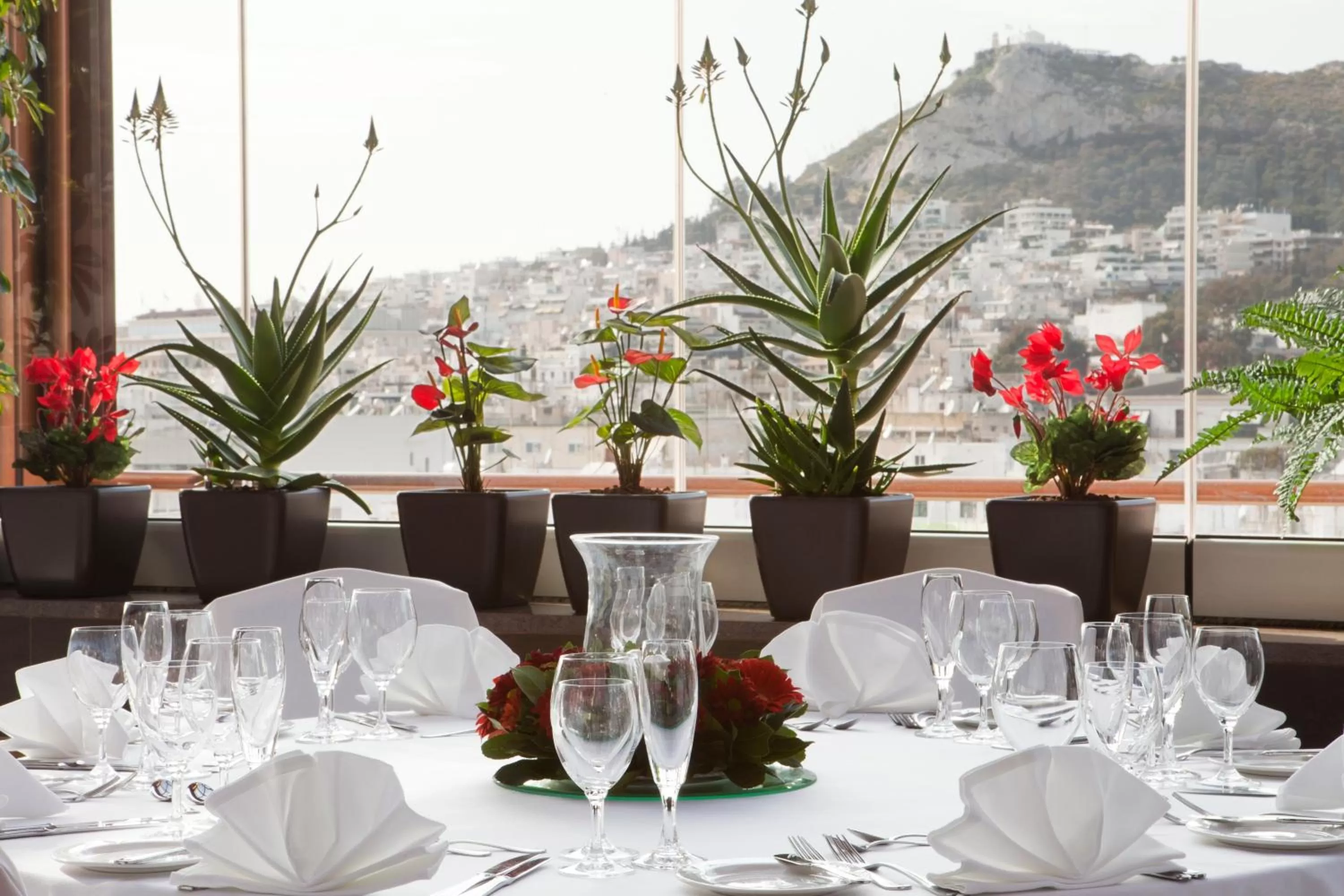 Restaurant/places to eat in Crowne Plaza Athens City Centre by IHG