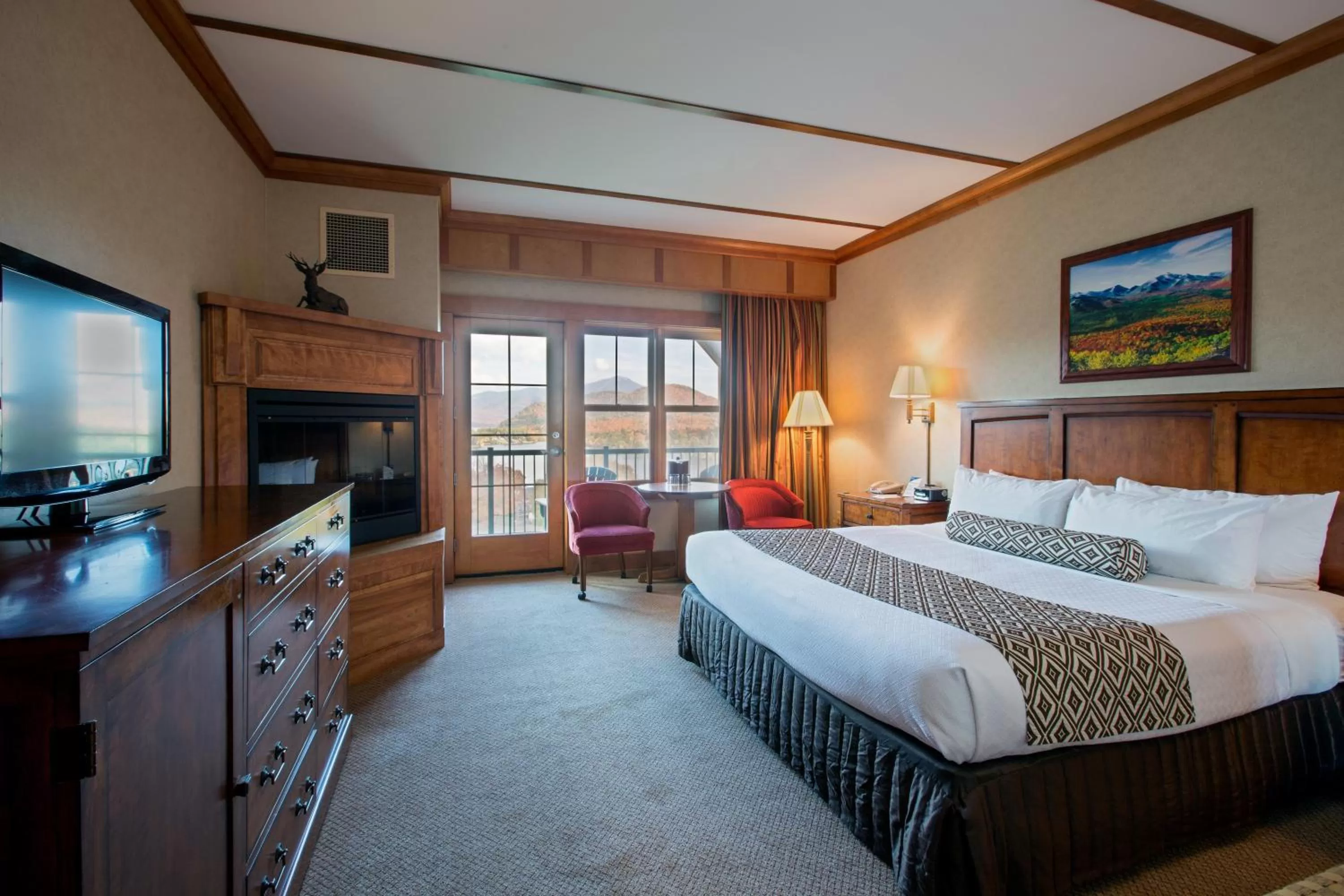 Photo of the whole room, Bed in Crowne Plaza Lake Placid by IHG