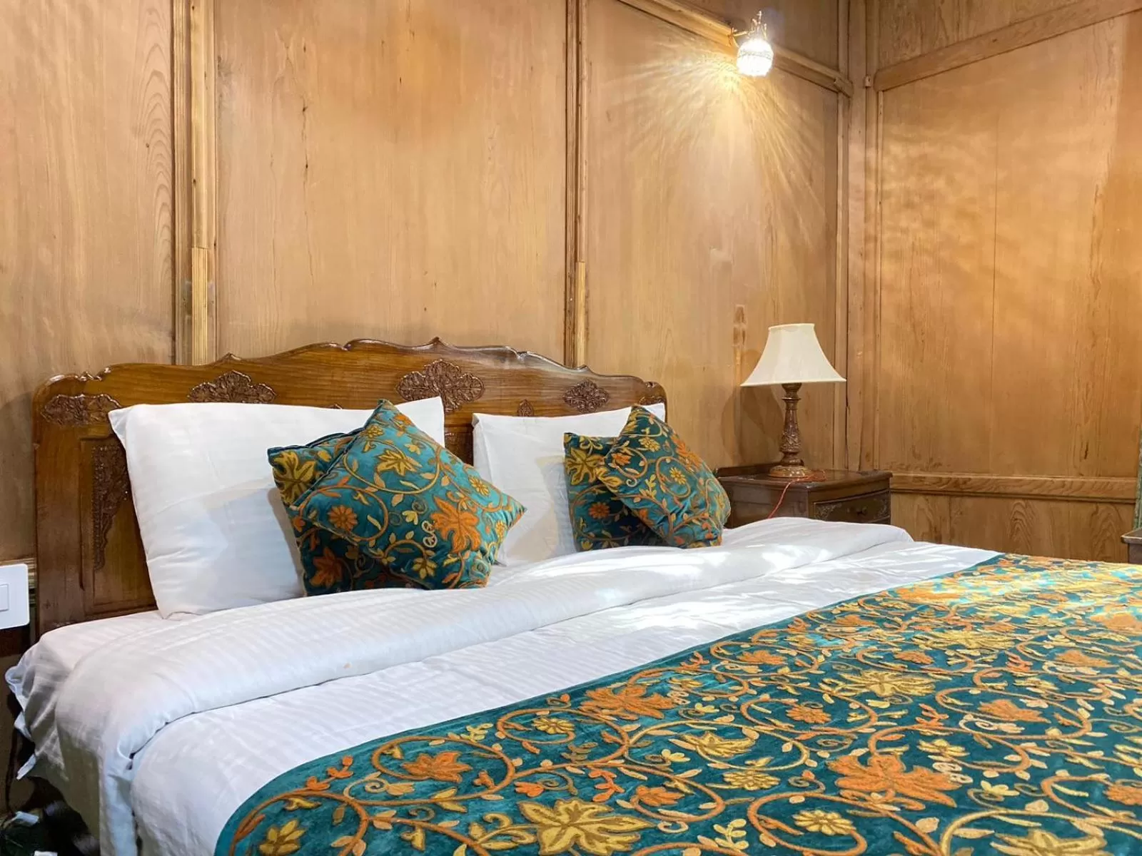 Bed in Nazneen Group Of Houseboats