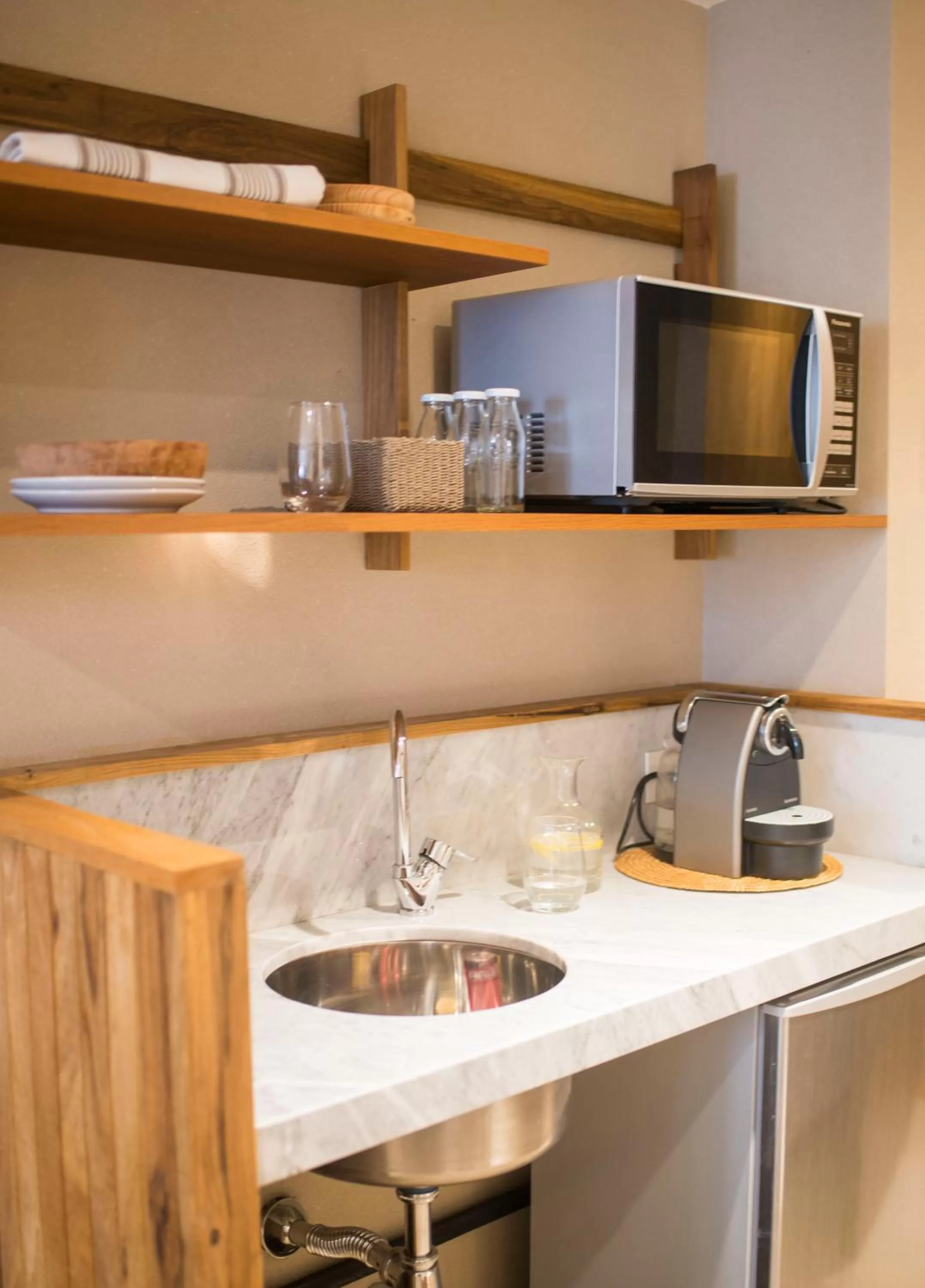 Kitchen or kitchenette in AQ Tailored Suites