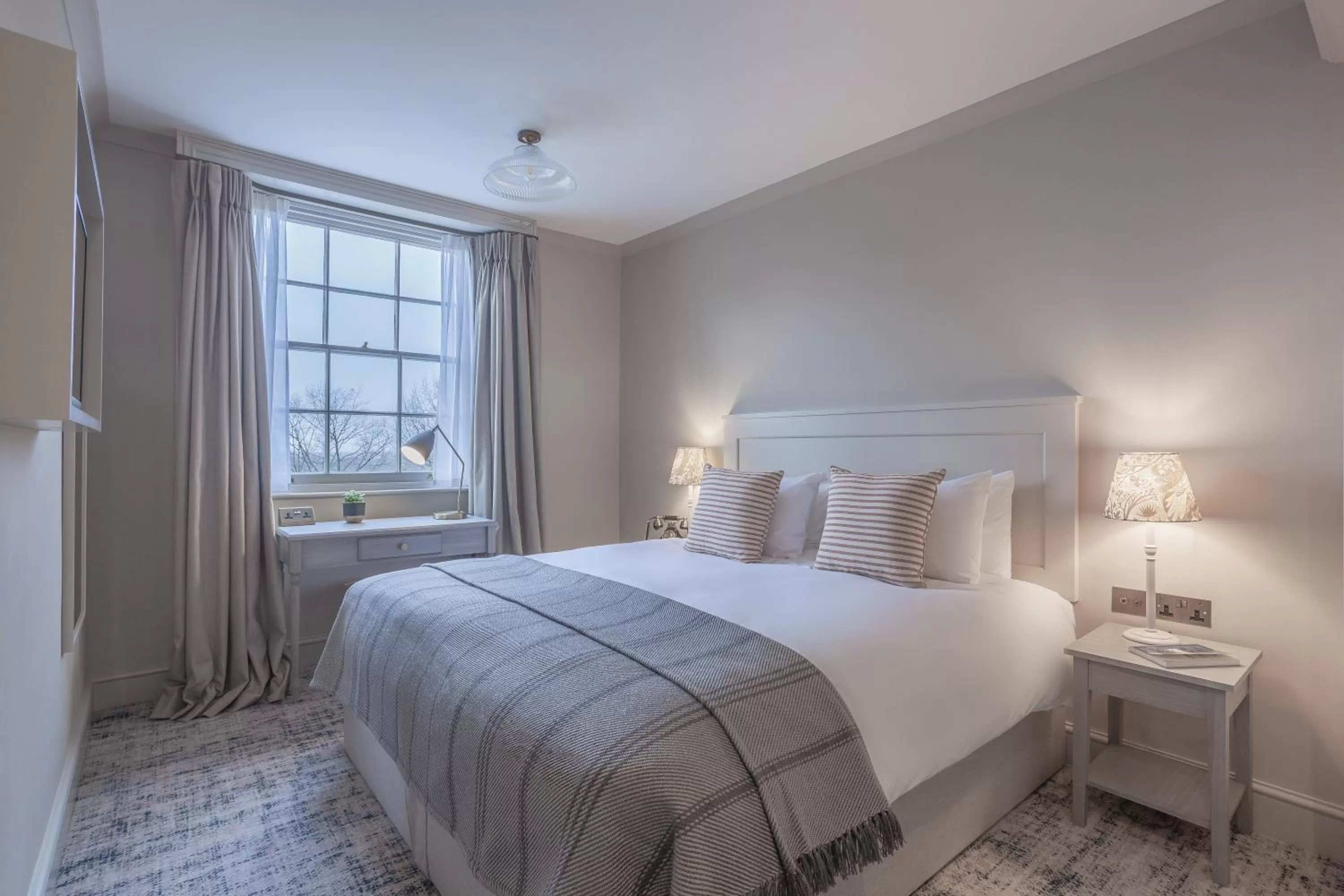 Photo of the whole room, Bed in Richmond Hill Hotel