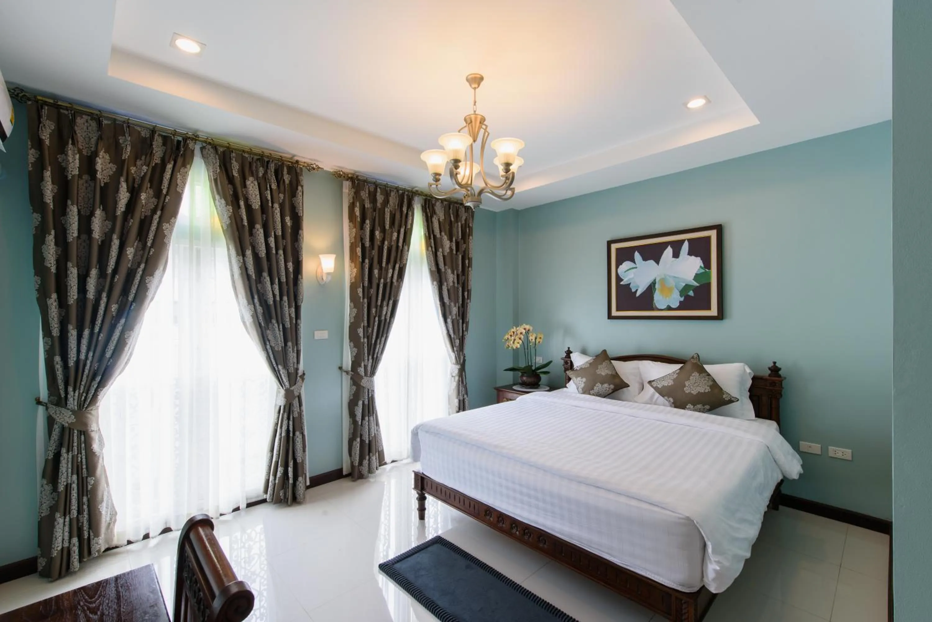 Other, Bed in The Velvet Orchid