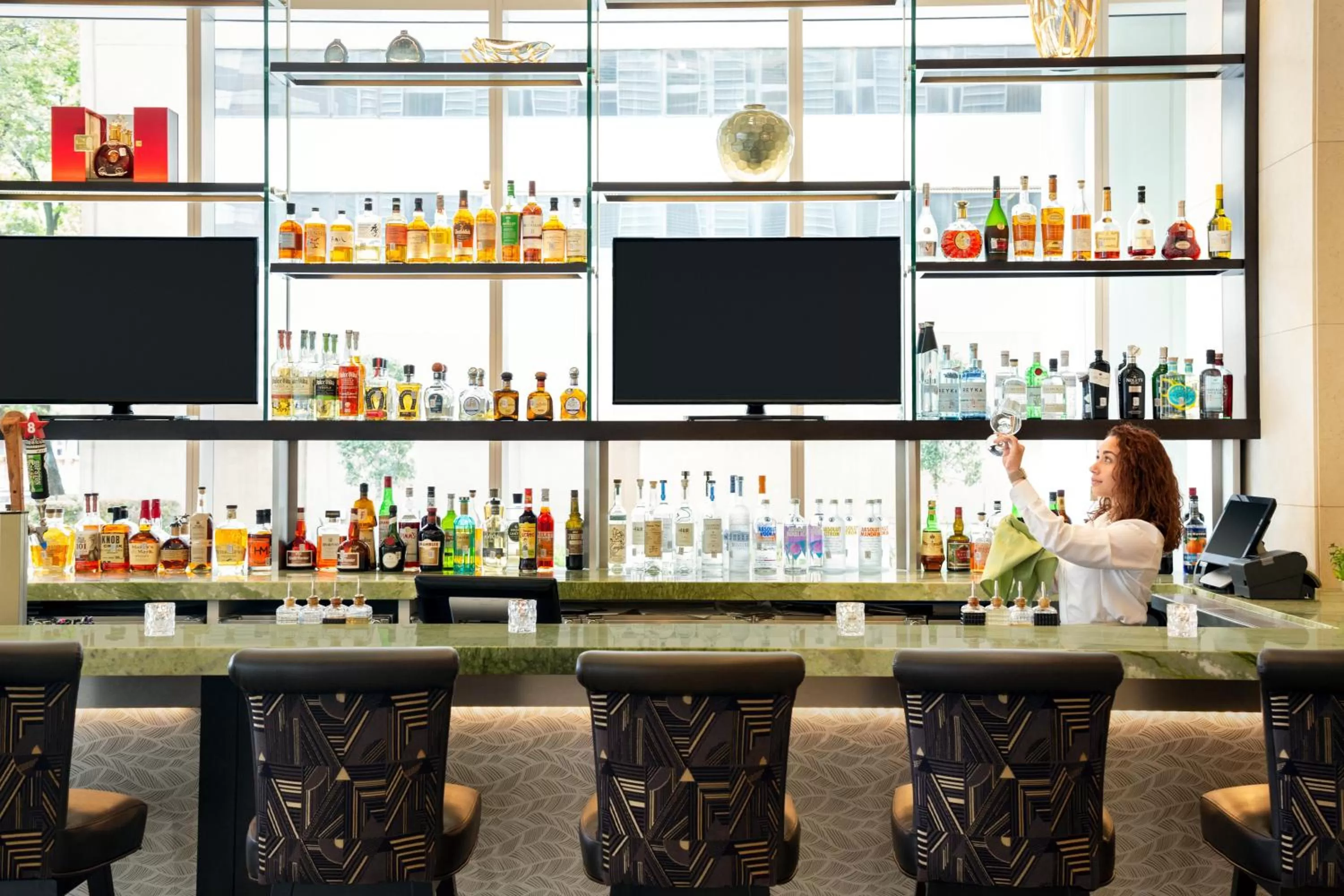 Lounge or bar in InterContinental Houston by IHG