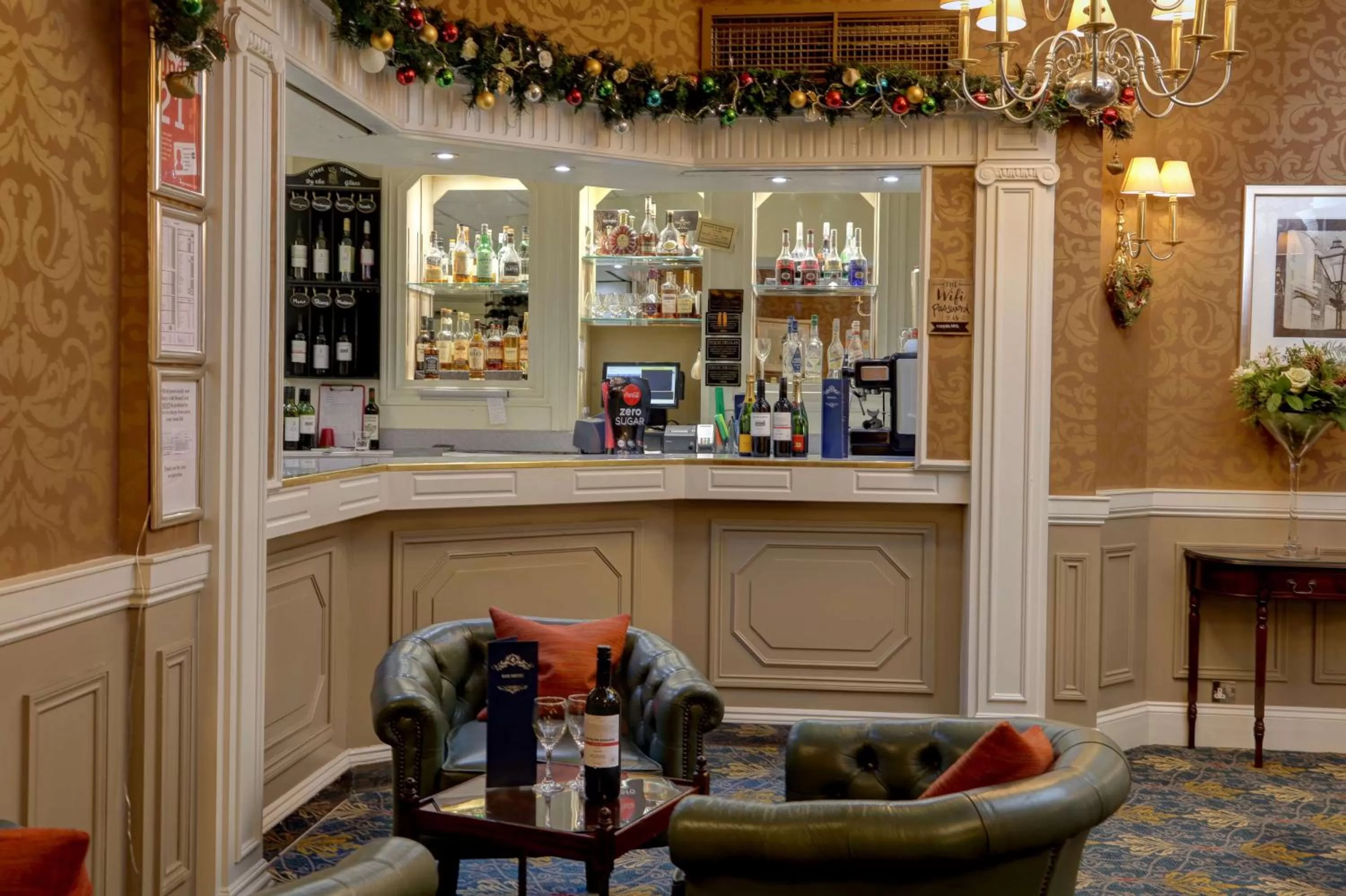 Lounge or bar in Norfolk Royale Hotel