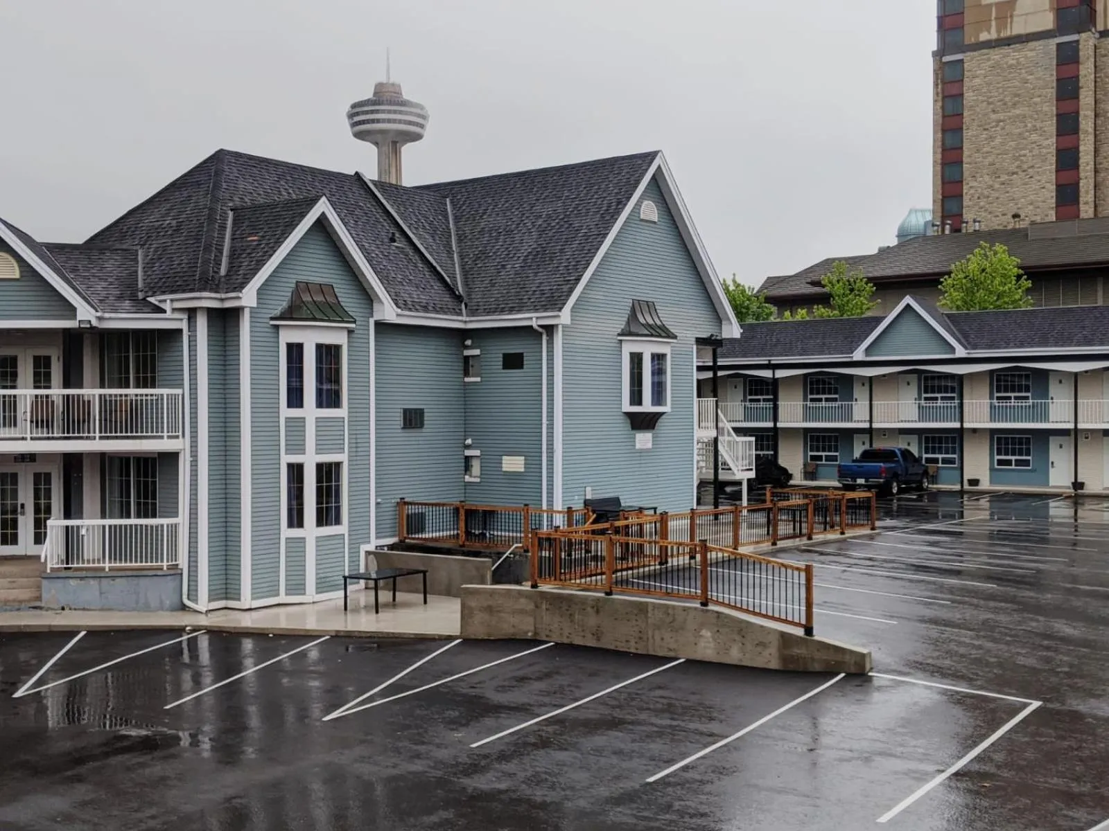 Property building in Falls Lodge & Suites