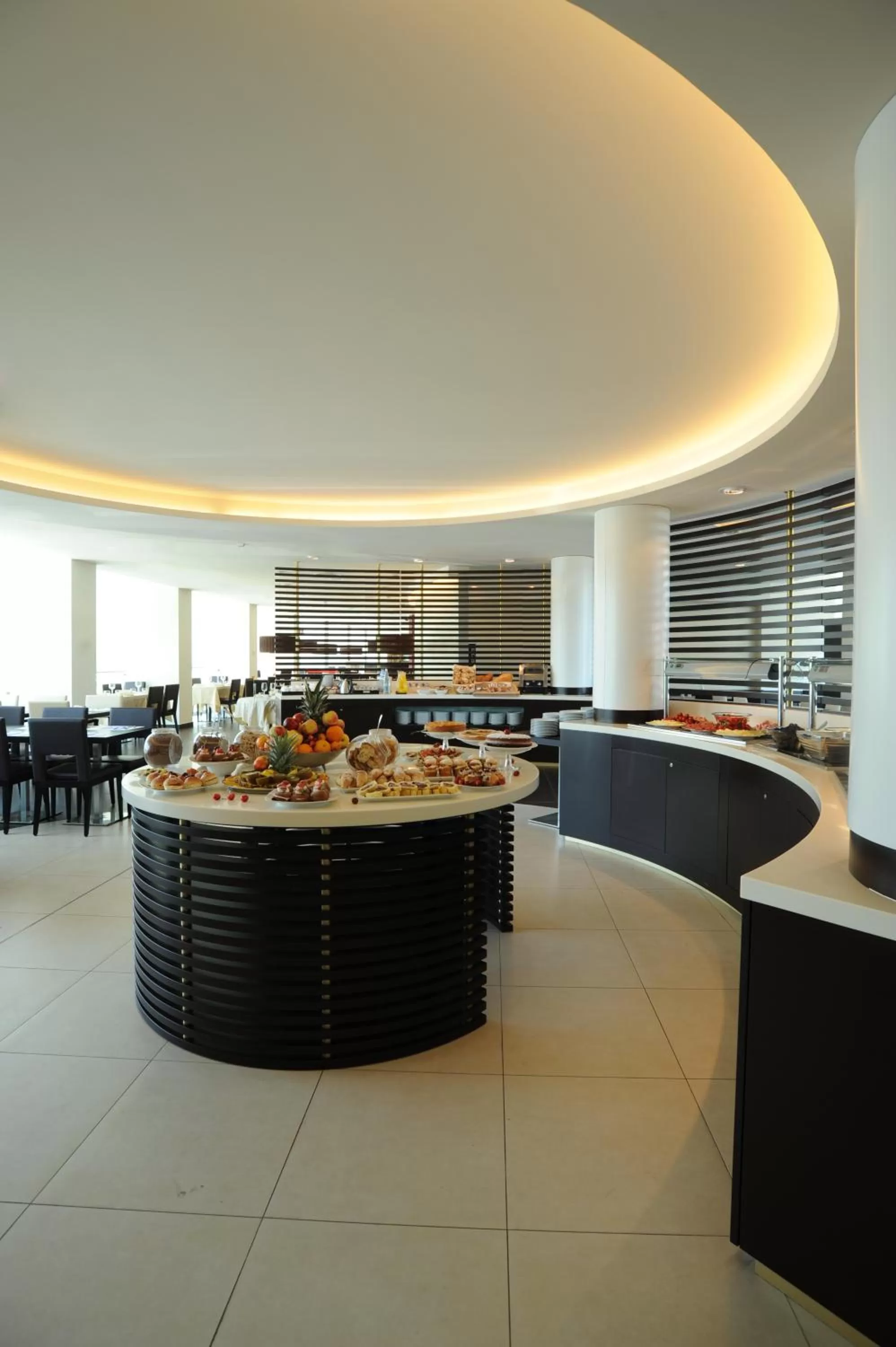 Restaurant/places to eat in iH Hotels Roma Z3