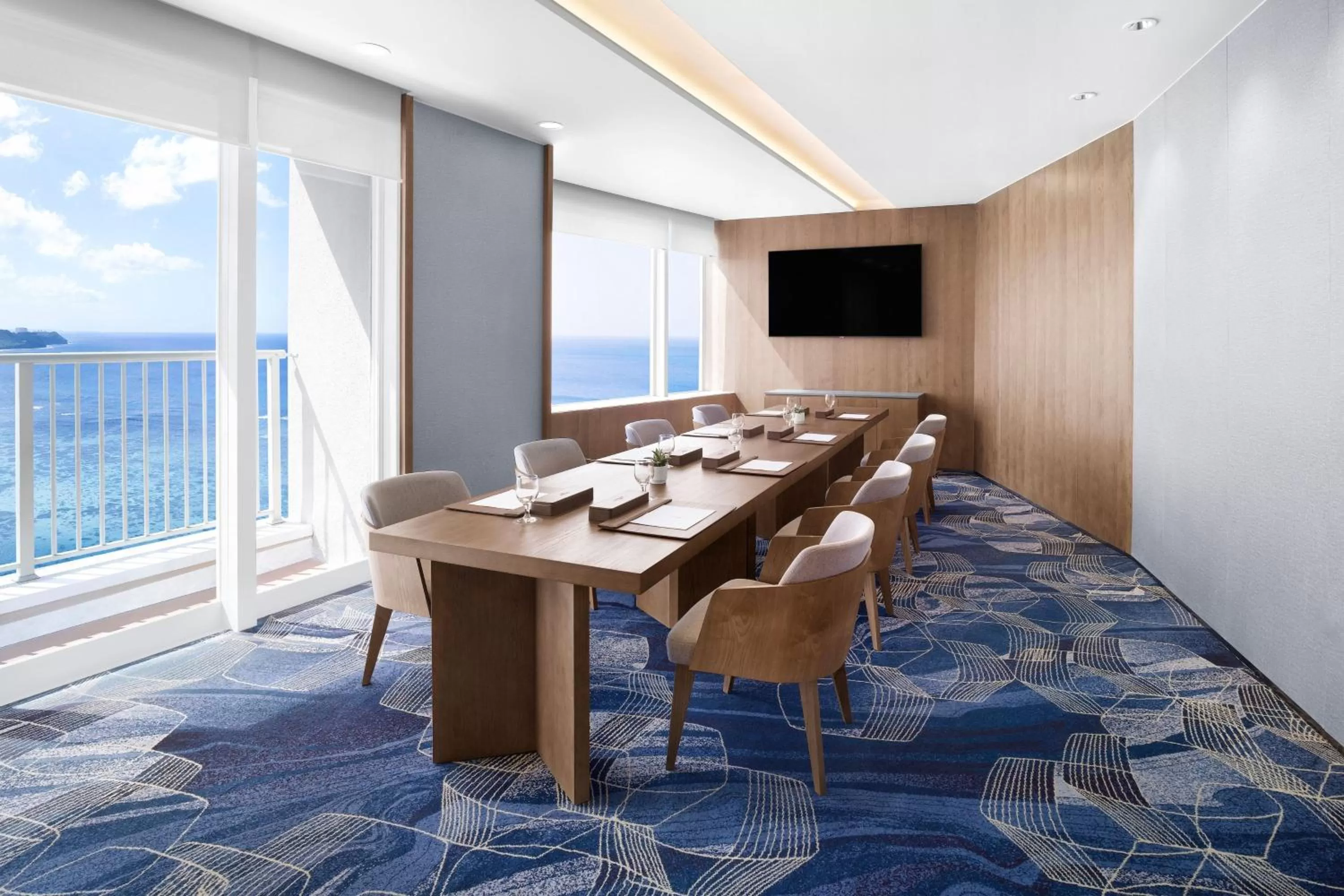 Lounge or bar in The Westin Resort Guam