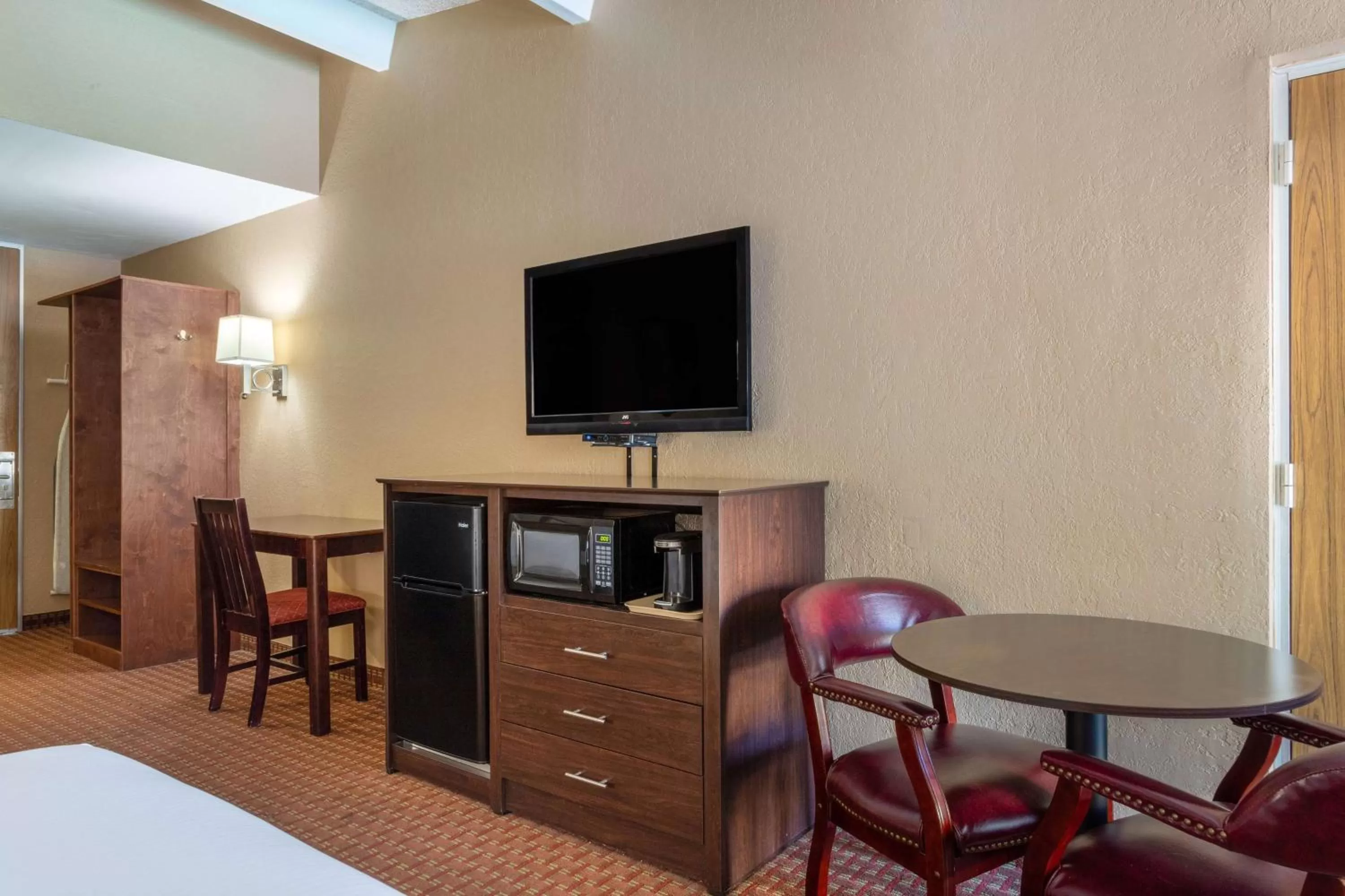 Photo of the whole room, Bed in Travelodge by Wyndham Lakeland