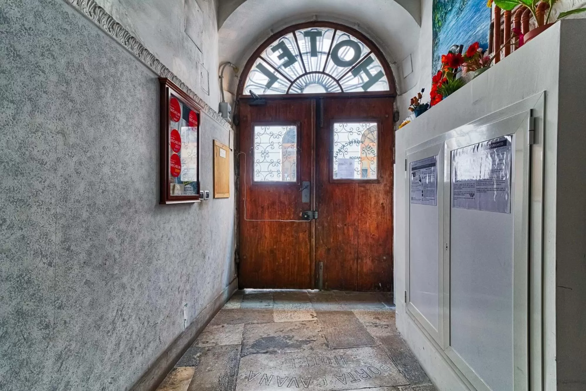 Facade/entrance in Hotel Portacavana