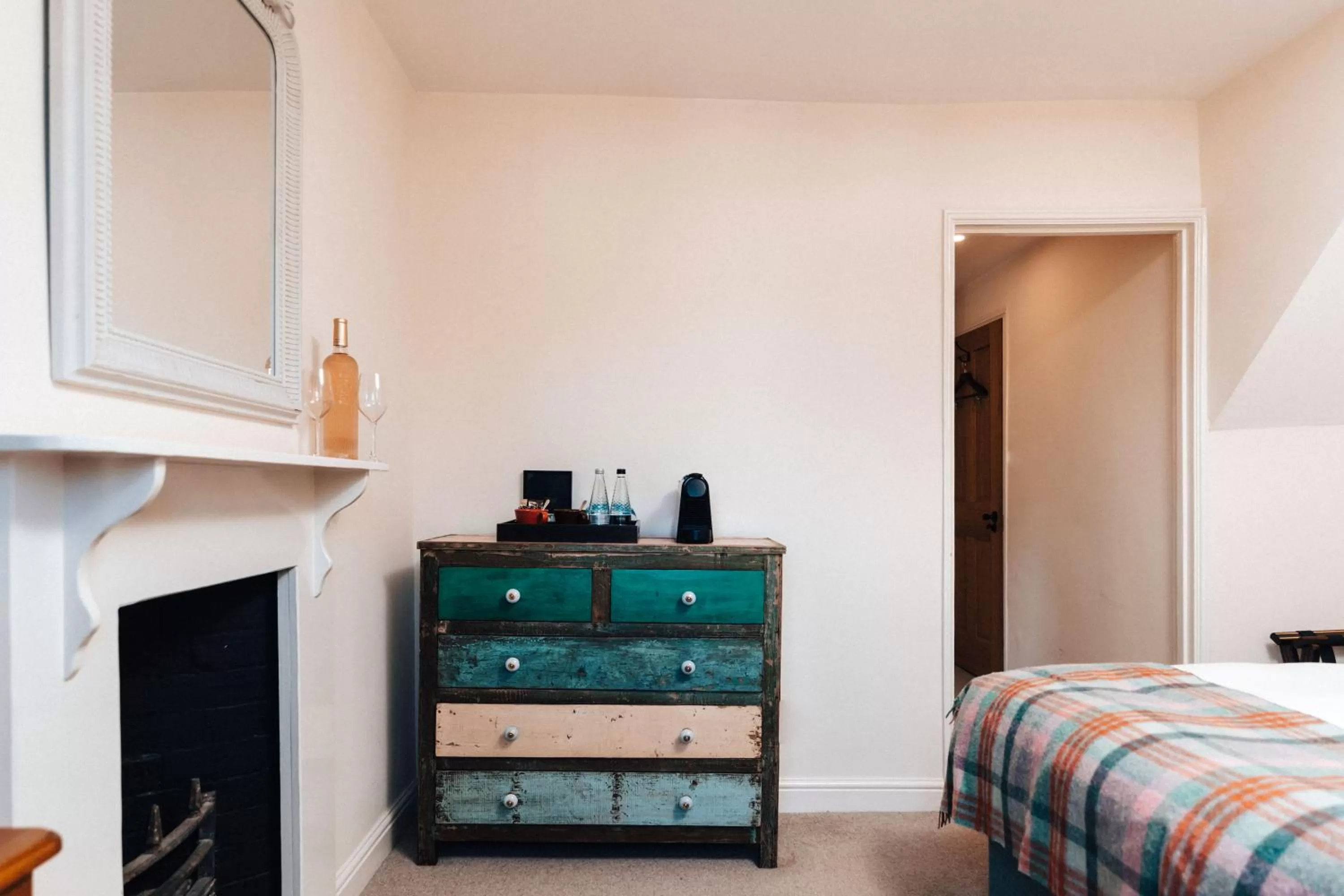 Coffee/tea facilities, Bed in Cat and Custard Pot Inn