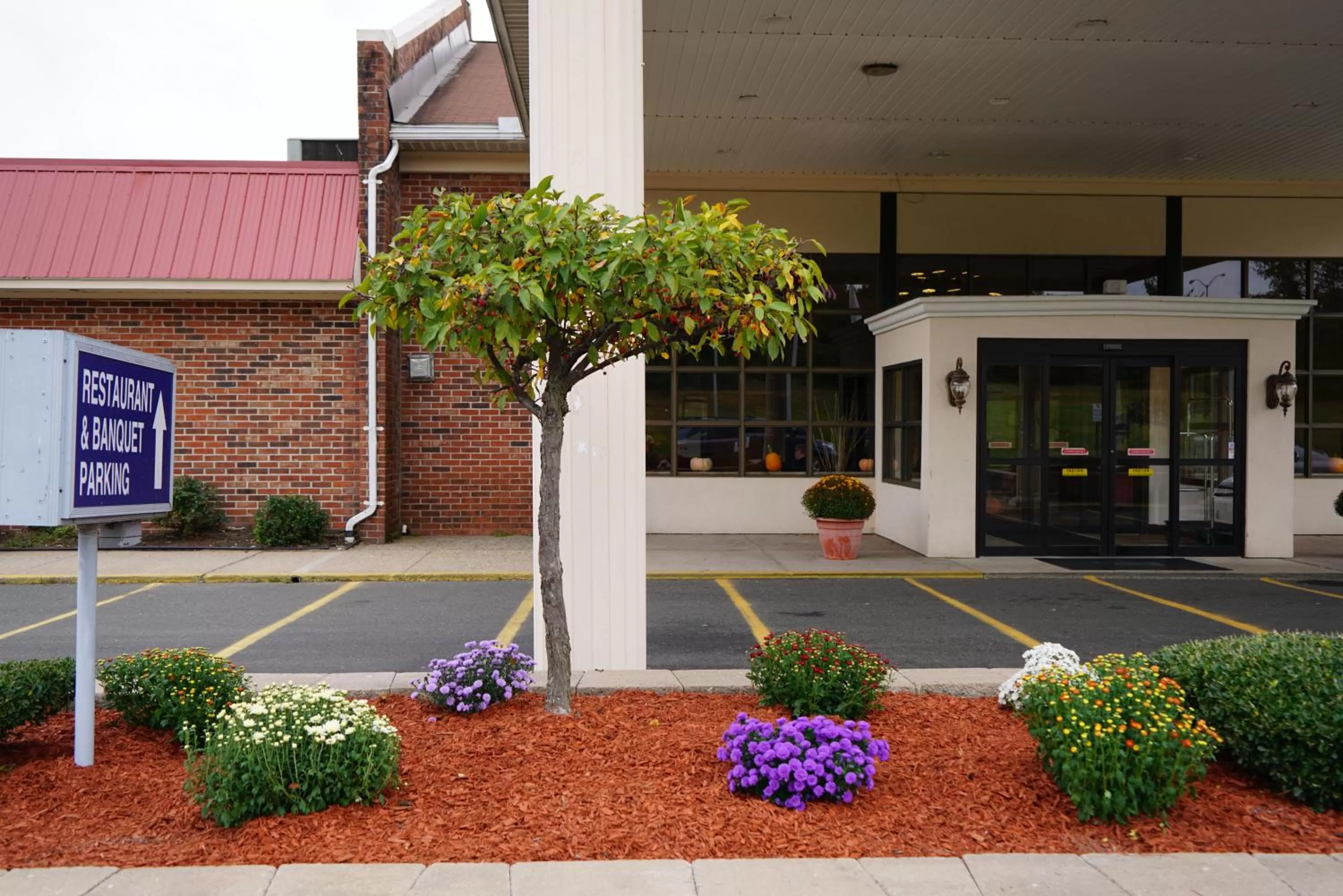 Facade/entrance in Rodeway Inn & Suites East Windsor