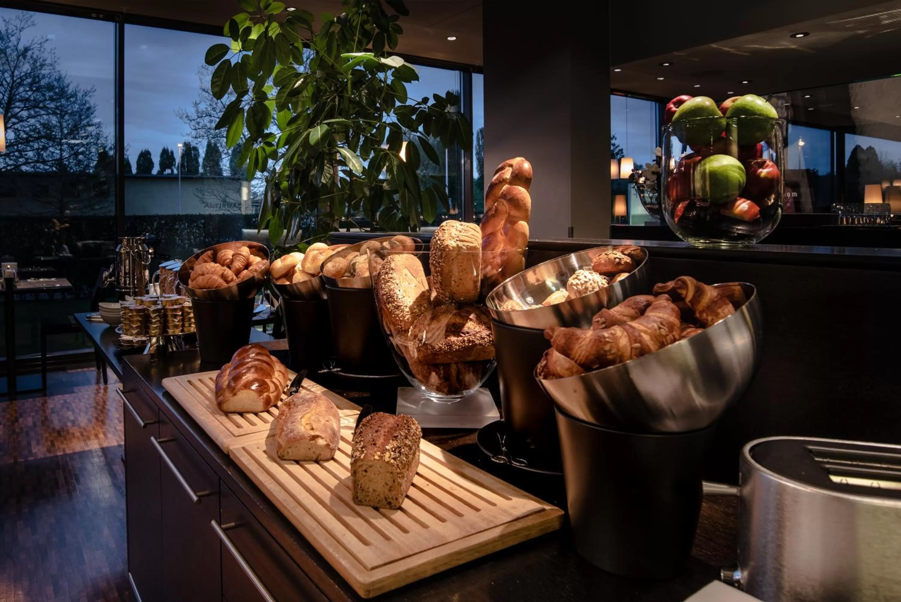 Buffet breakfast in Hotel Kreuzlingen am Hafen