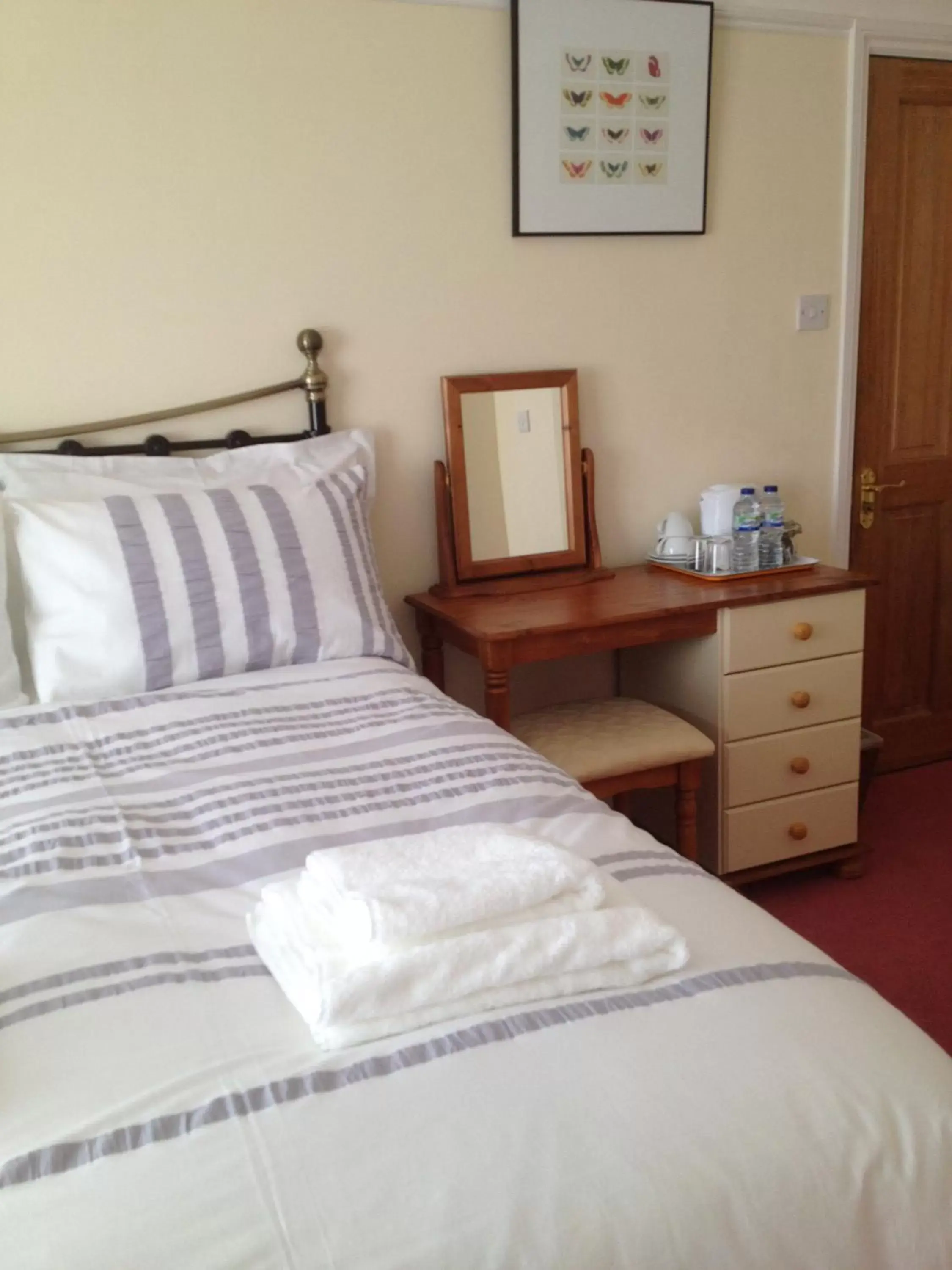 Deluxe Double Room with Shower - single occupancy in LA B&B Deluxe Double Room with Shower - single occupancy in LA B&B