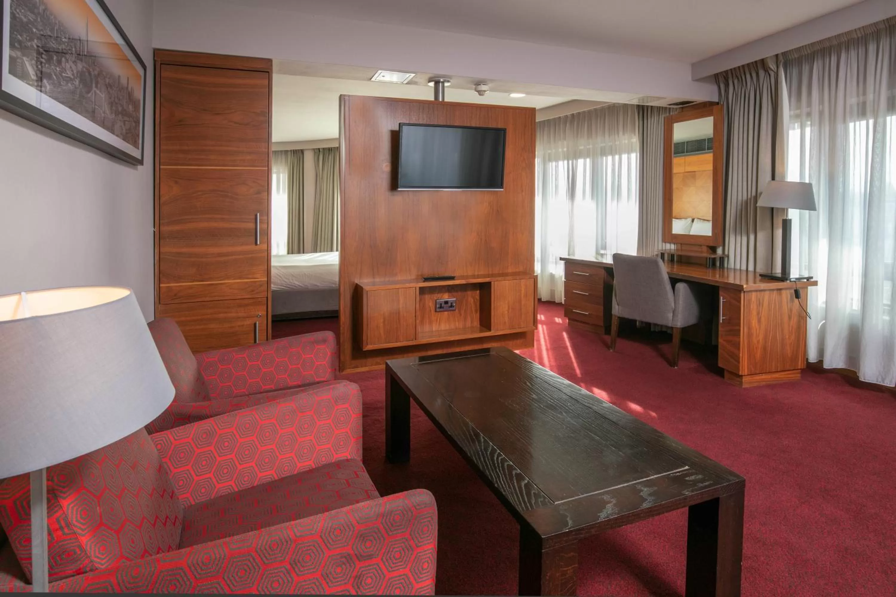 Bedroom in The Crown London, WorldHotels Distinctive