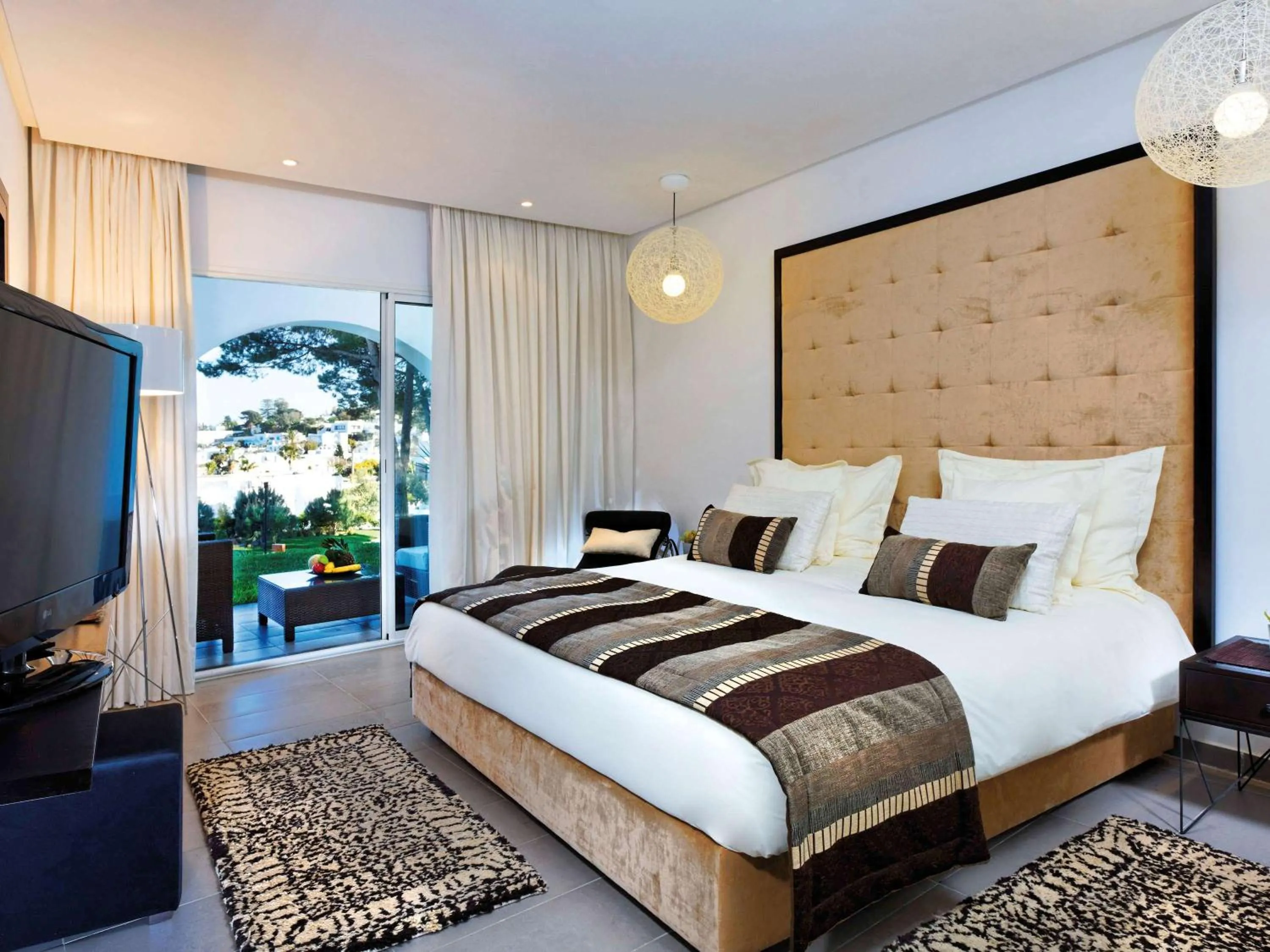 Photo of the whole room, Bed in Mövenpick Hotel Gammarth Tunis