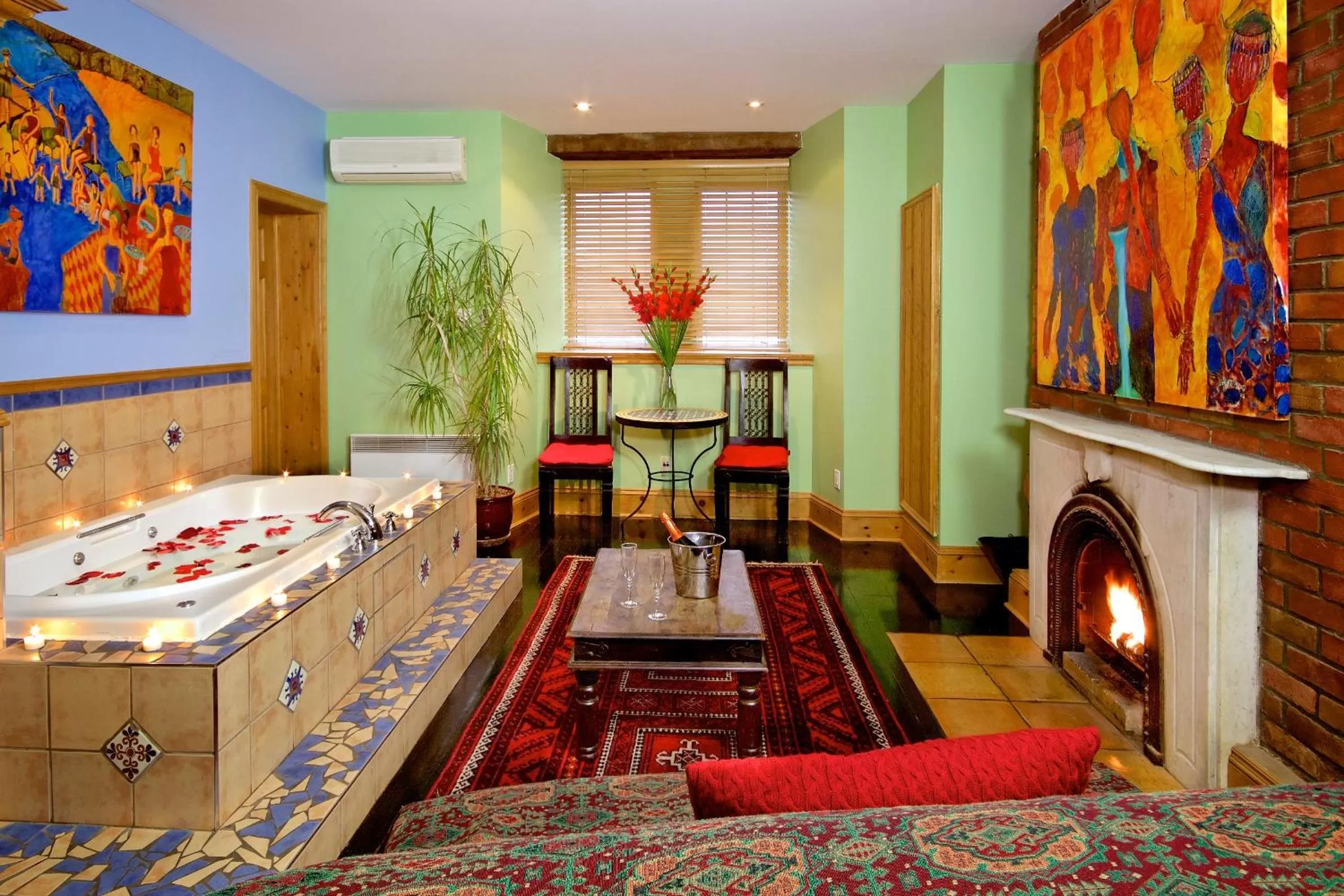 Bathroom, Bed in Auberge Les Bons Matins