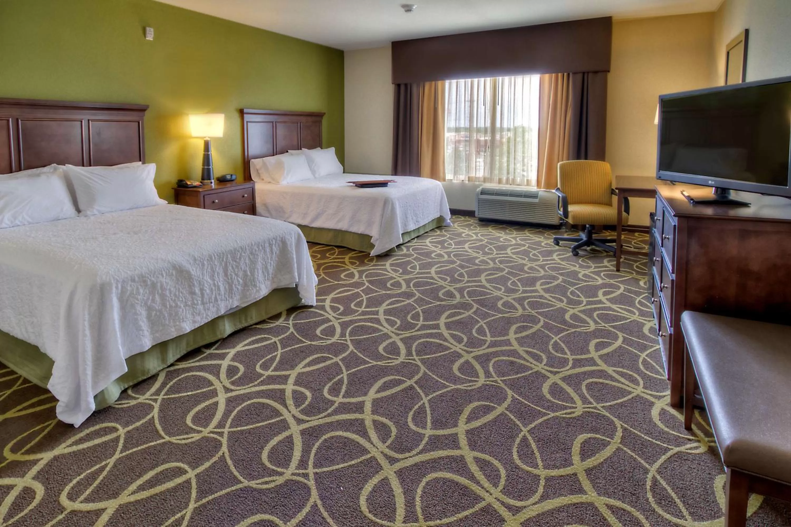 Bed in Hampton Inn & Suites Rochester/Henrietta