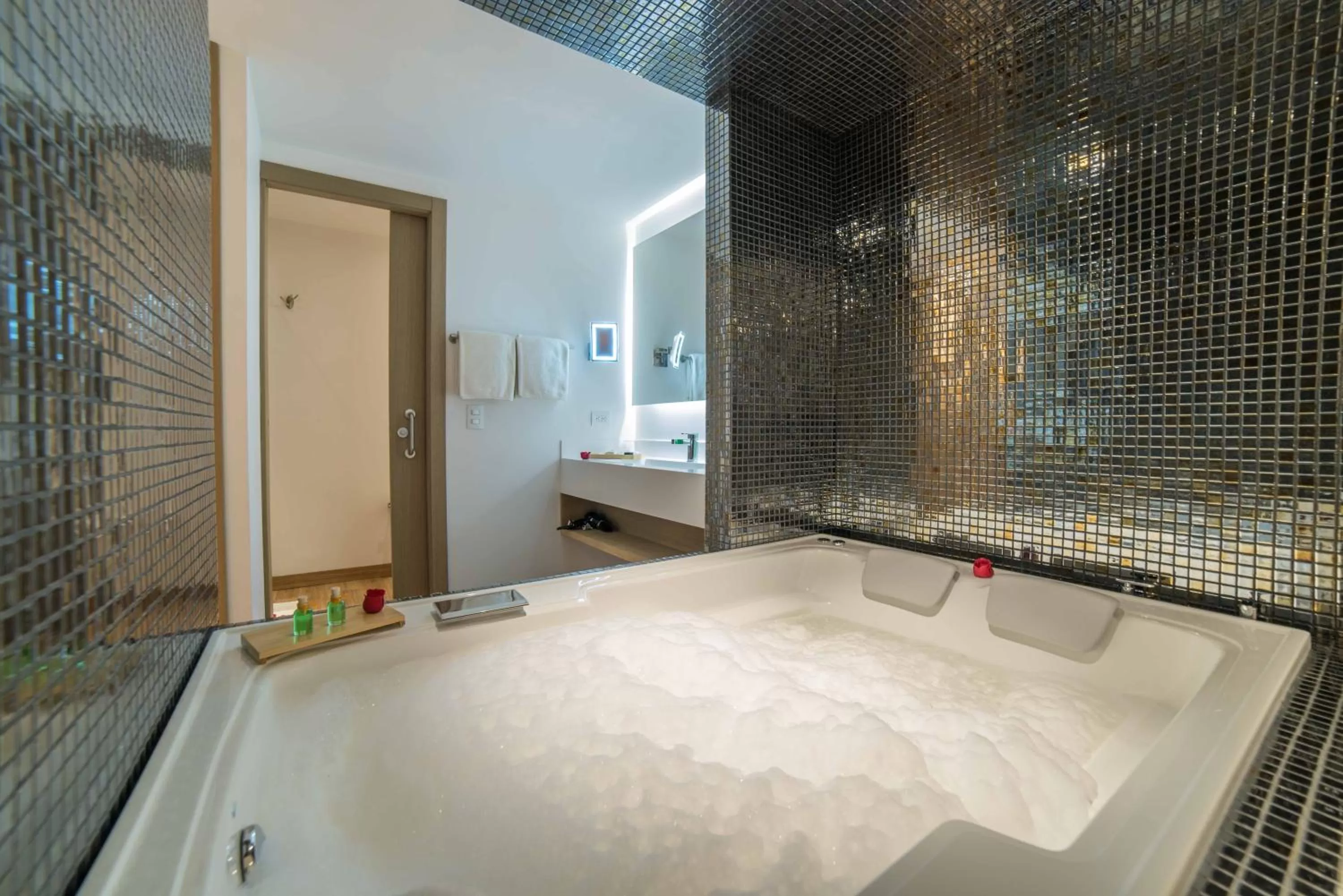 Hot Tub in Biohotel Organic Suites Bogotá