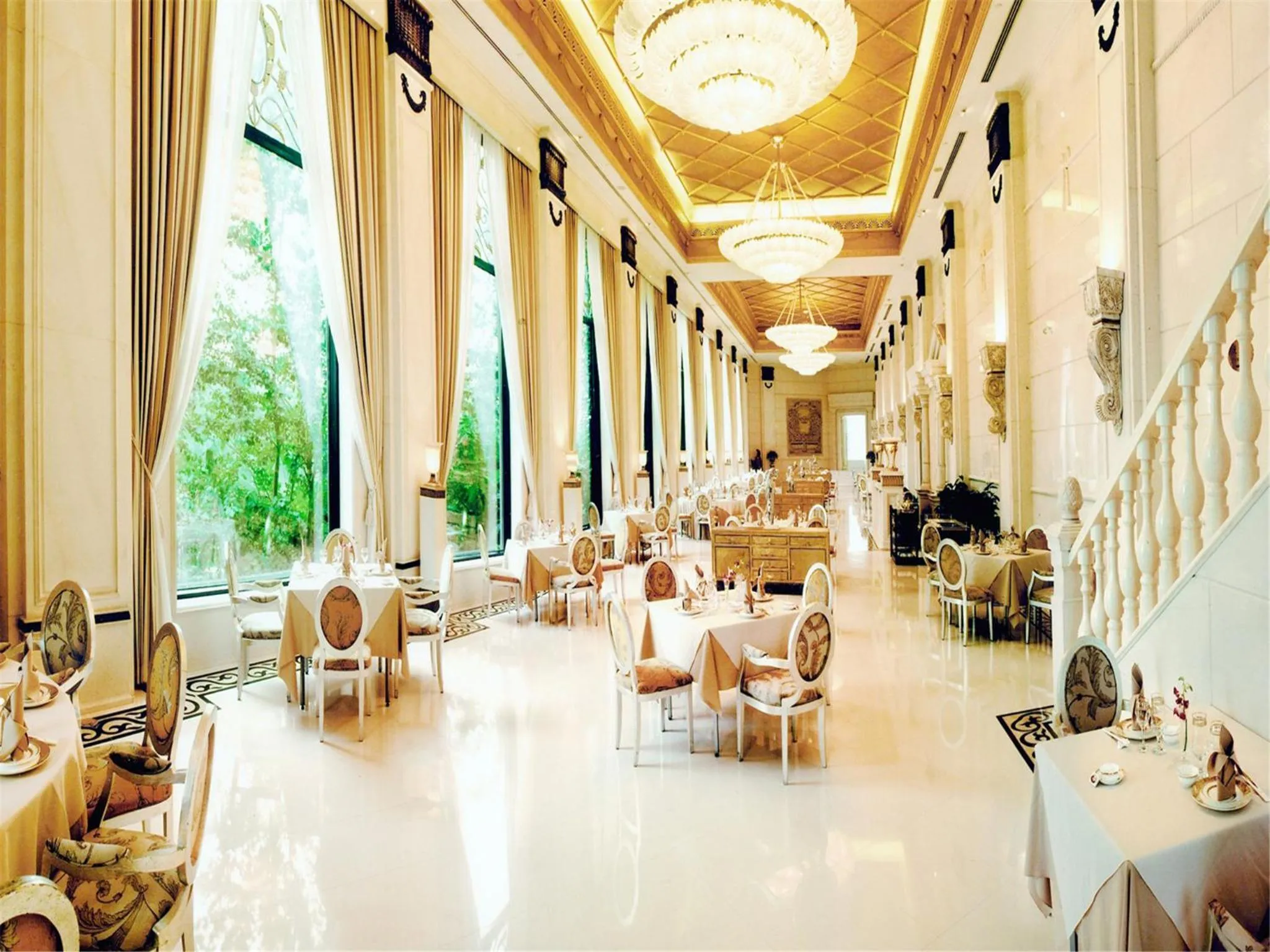 Restaurant/places to eat in The Kunlun Beijing Jin Jiang Radisson