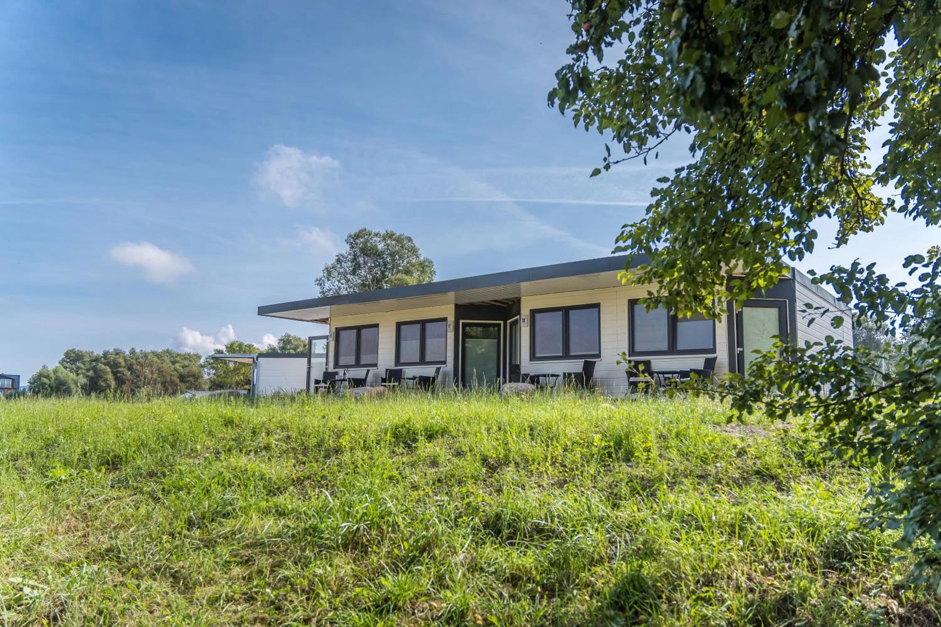 Property building in Marina Martinshafen