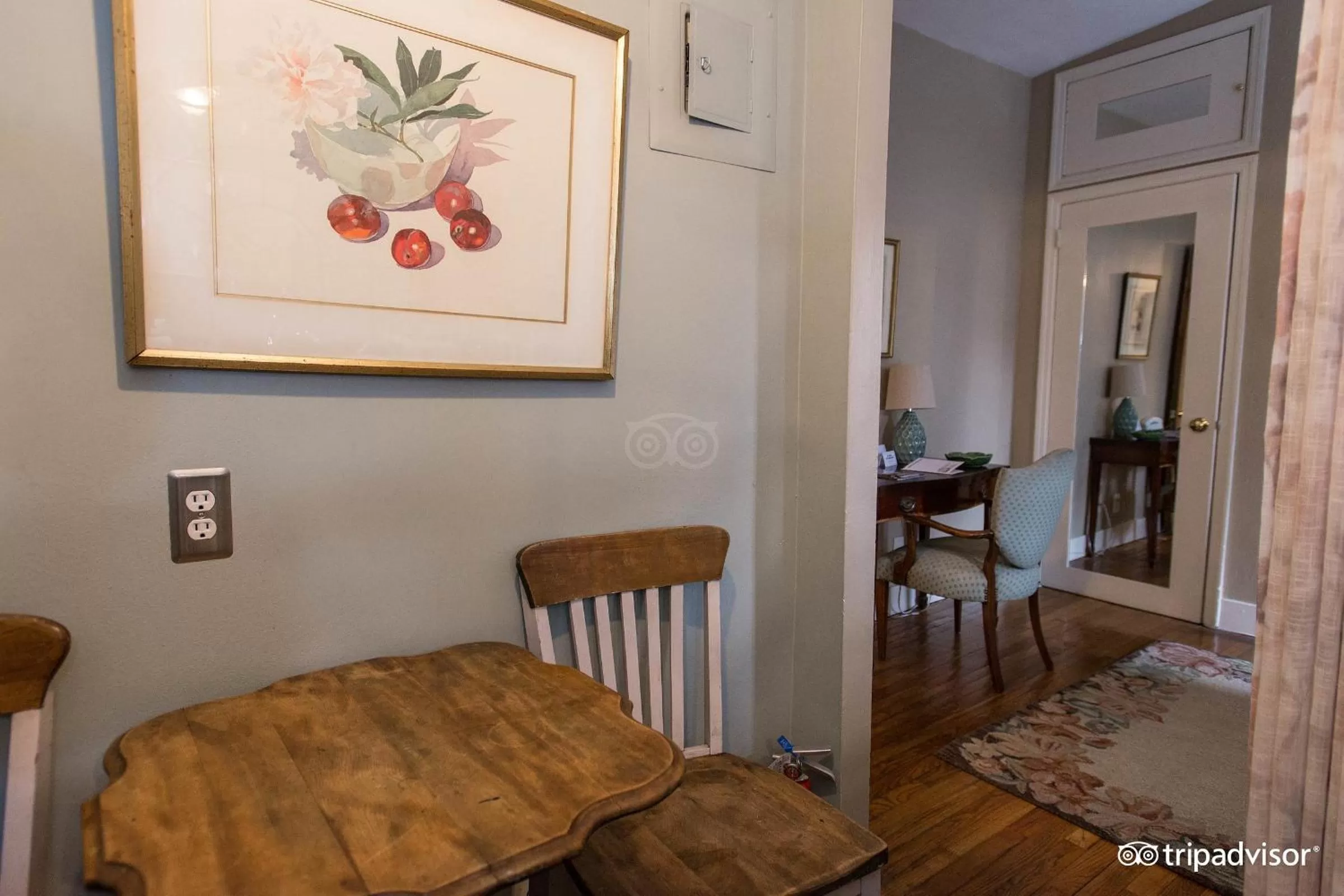 Kitchen or kitchenette, Bed in Incentra Village Hotel