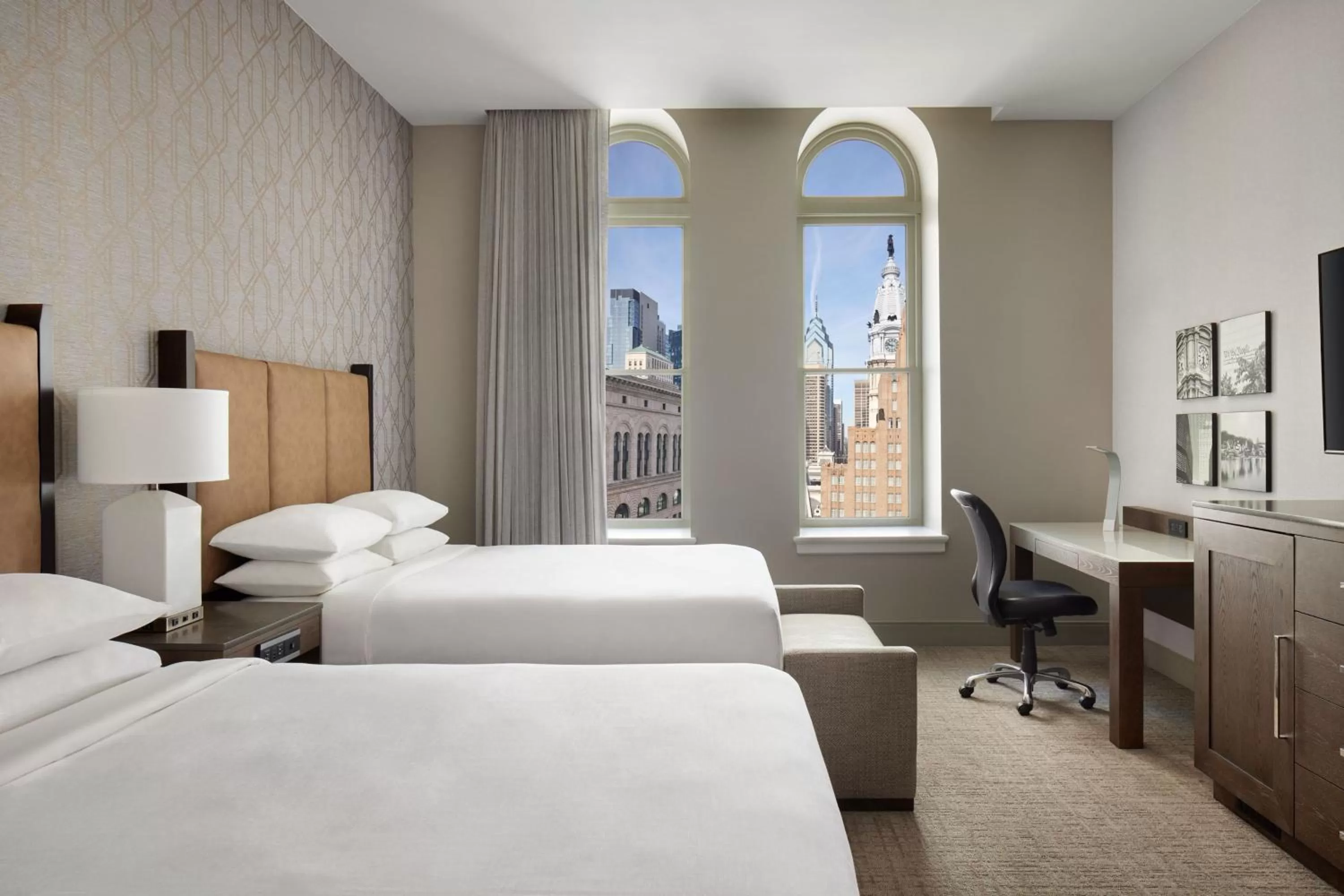 Photo of the whole room, Bed in Philadelphia Marriott Downtown