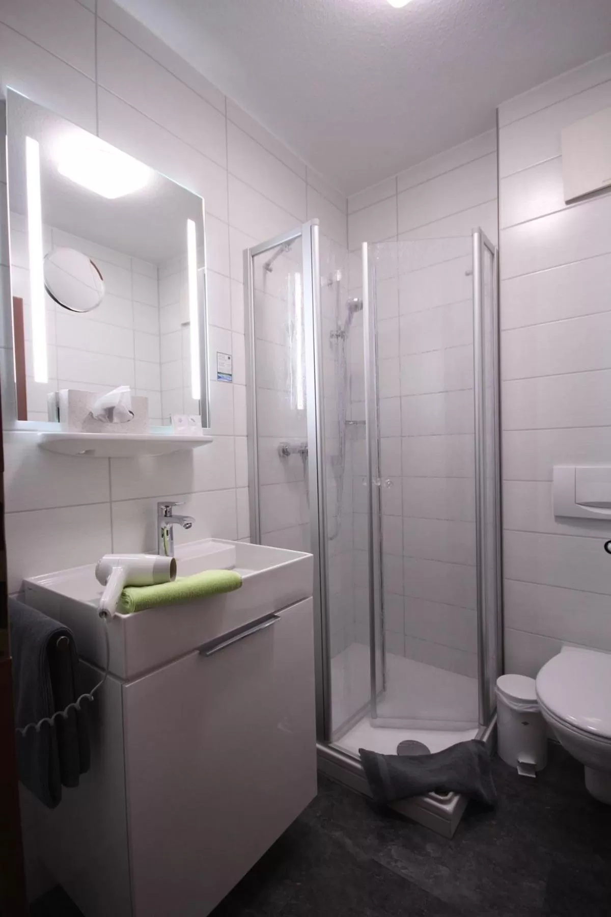 Bathroom in Hotel & Weinhaus Zum Schwarzen Bären