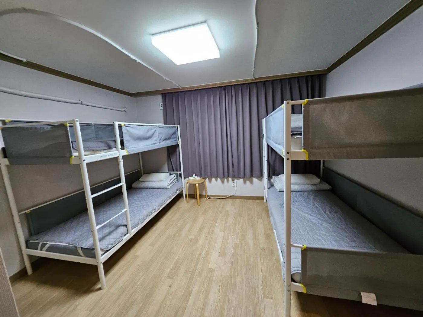 bunk bed, Bed in Y's house