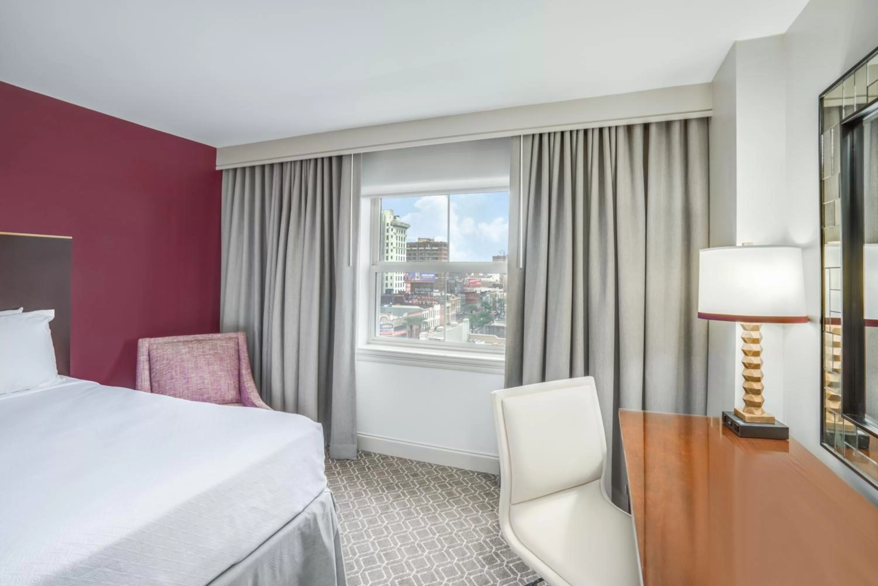 Day, Bed in Crowne Plaza New Orleans French Qtr - Astor by IHG