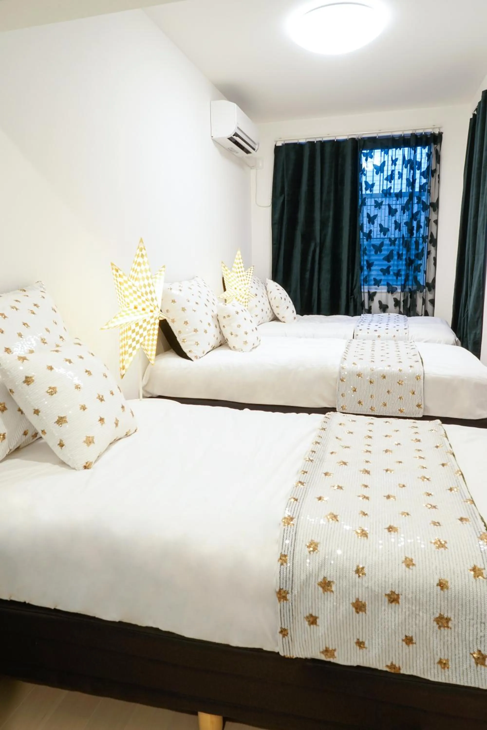 Bedroom, Bed in Blue Empire Hotel