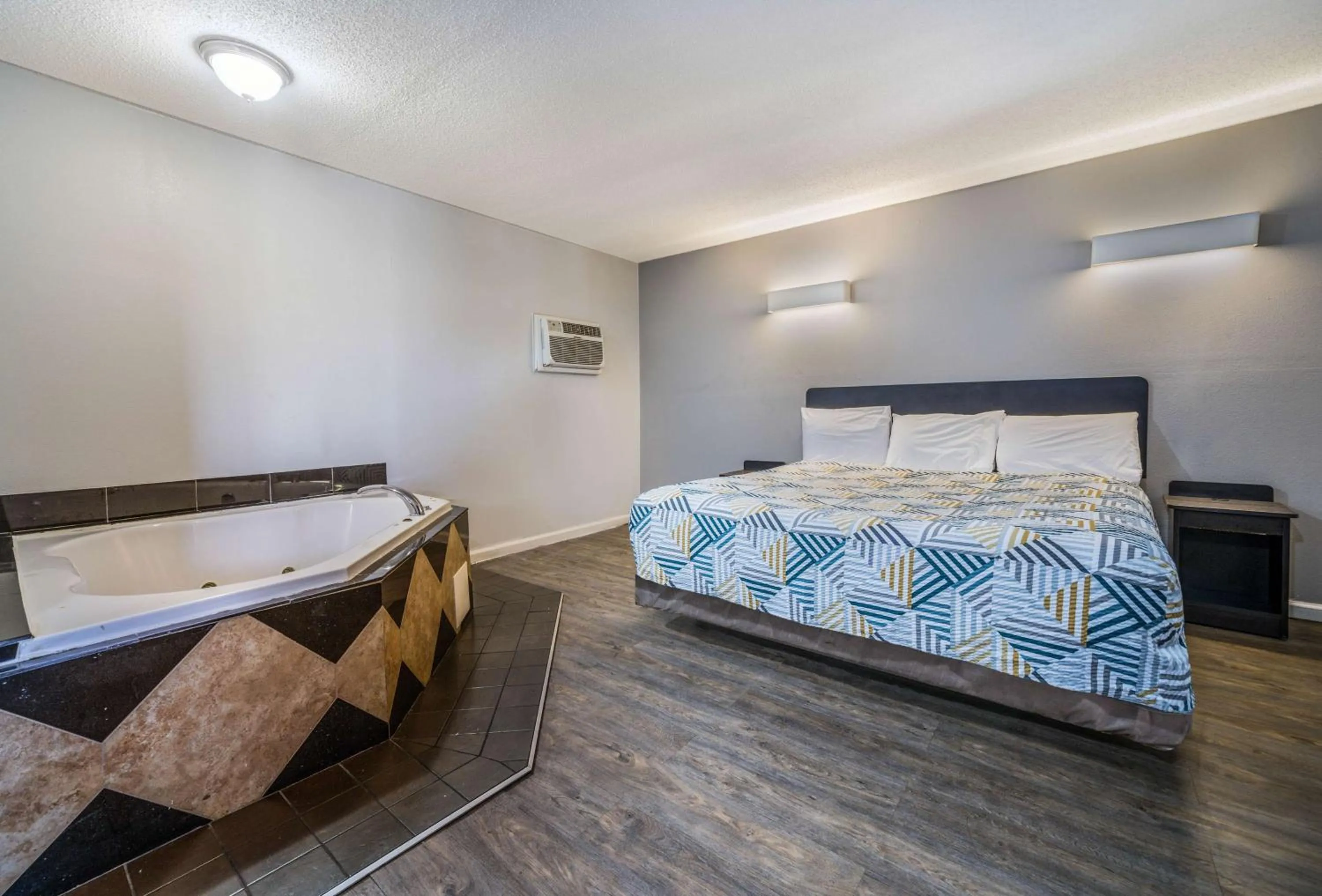 Photo of the whole room, Bed in Motel 6-Toms River, NJ