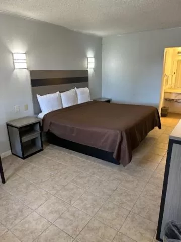 Bed in Executive Inn Mercedes Weslaco