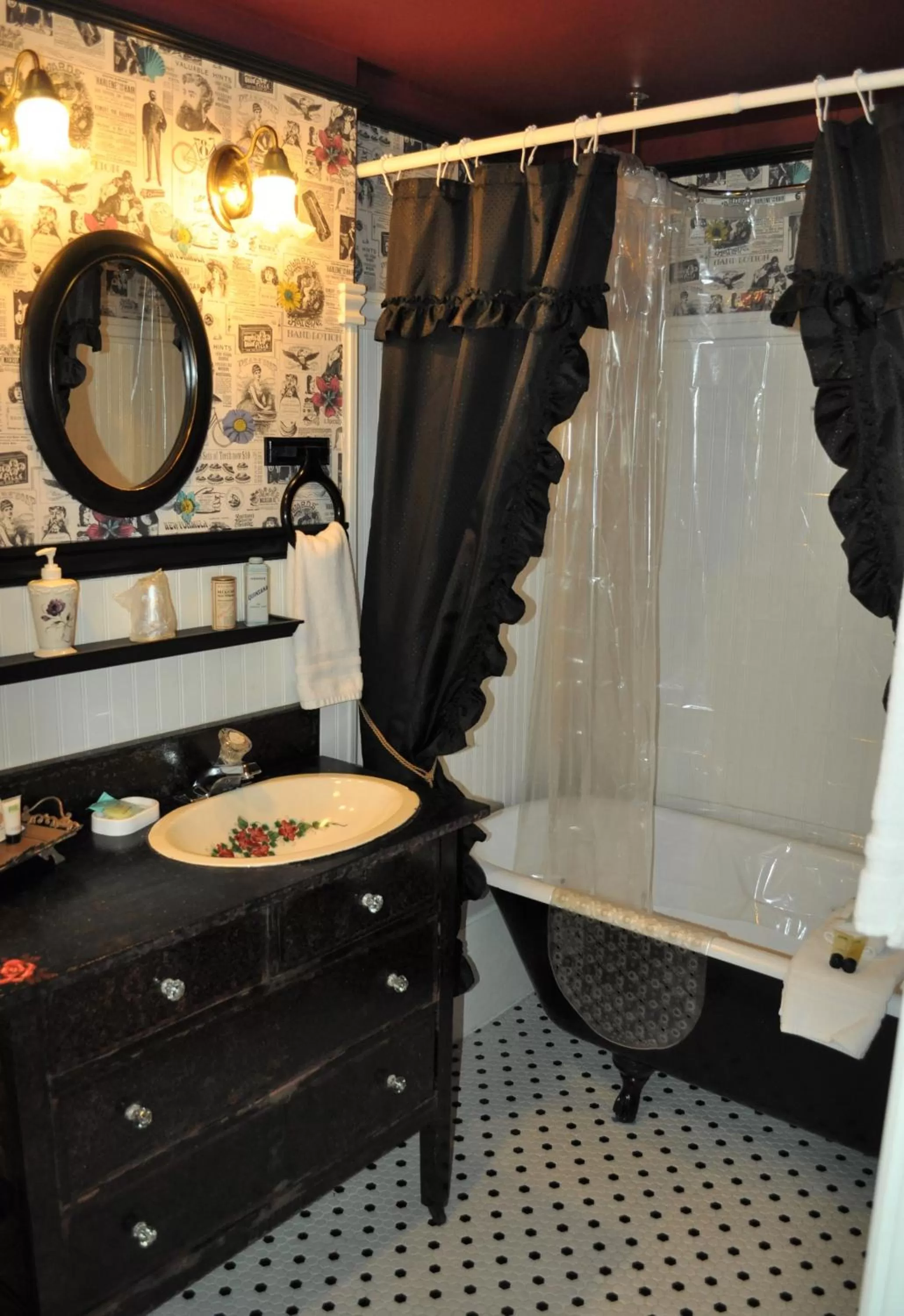 Shower in Heber Senator Bed and Breakfast