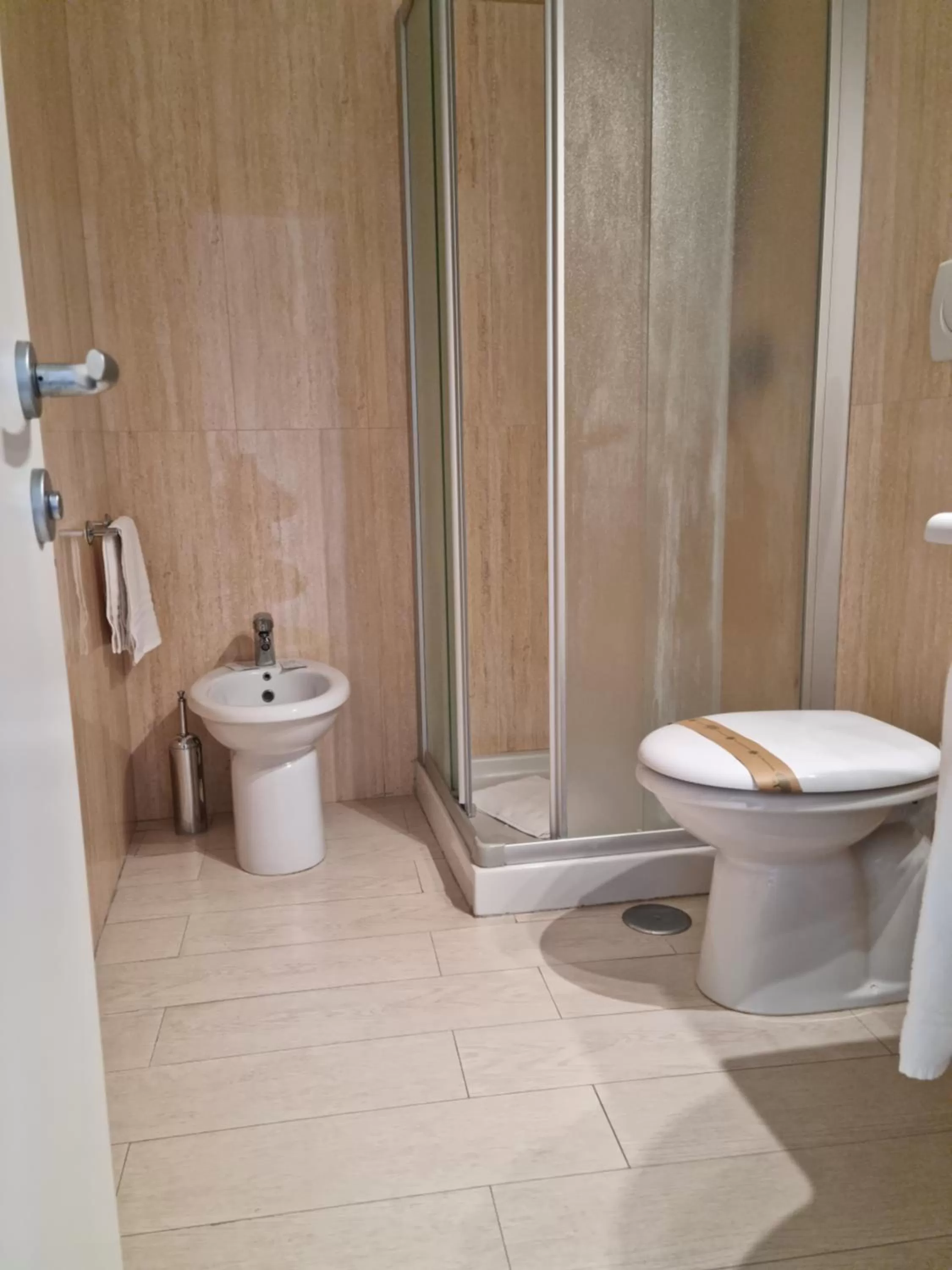 Toilet, Bathroom in Hotel Virgilio