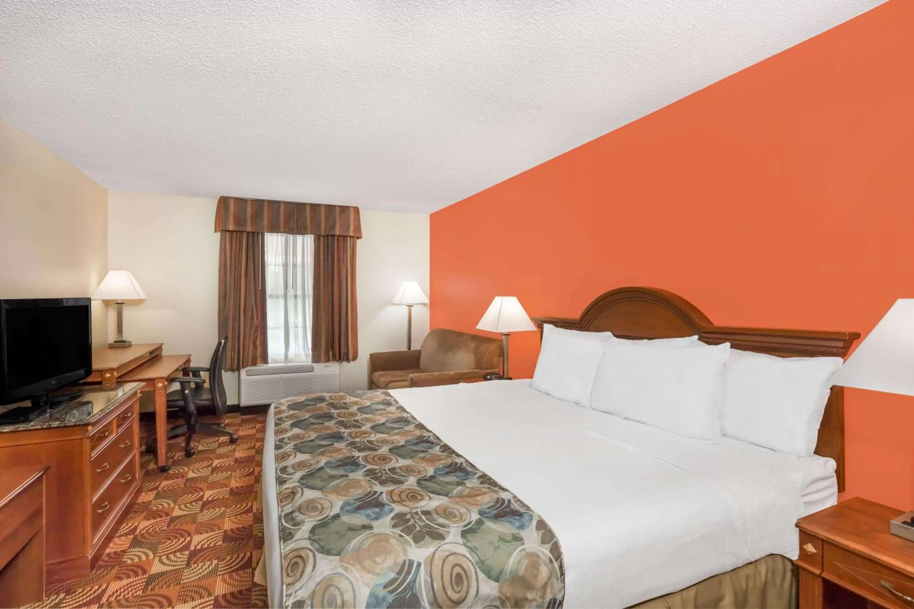 Photo of the whole room, Bed in Days Inn by Wyndham Shallotte