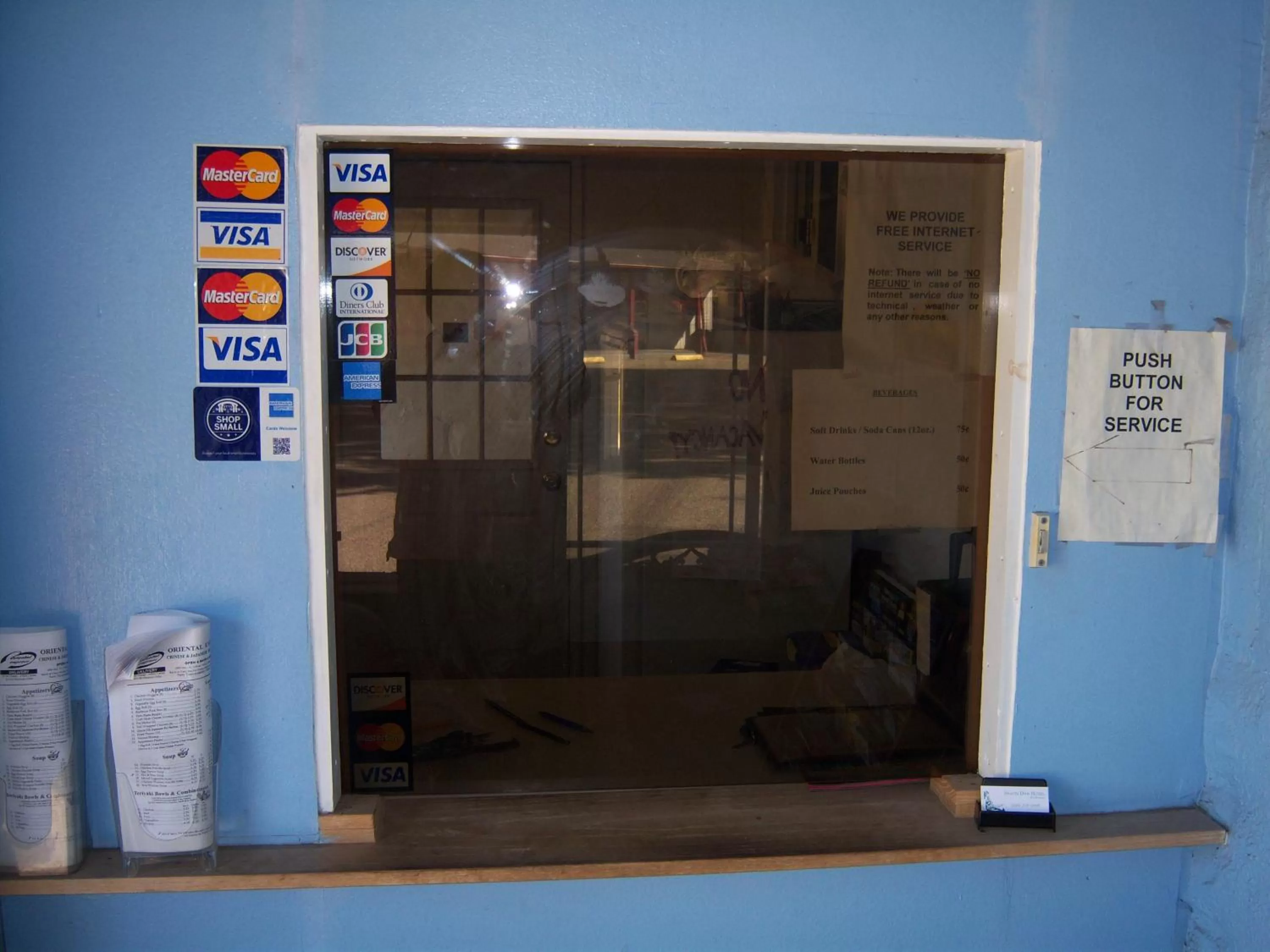 Facade/entrance in Shasta Dam Motel