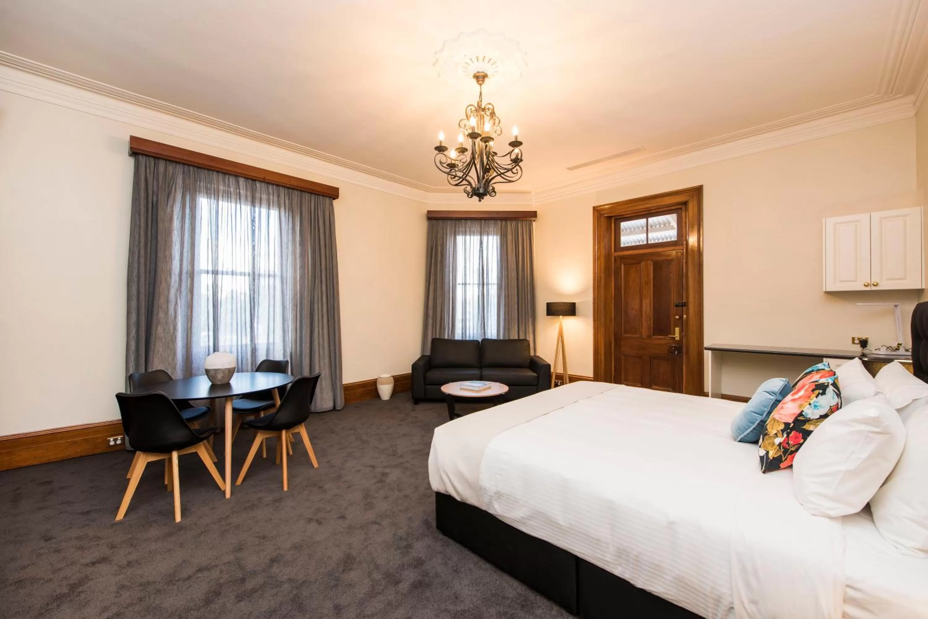 Bedroom, Bed in The Parkview Hotel Mudgee
