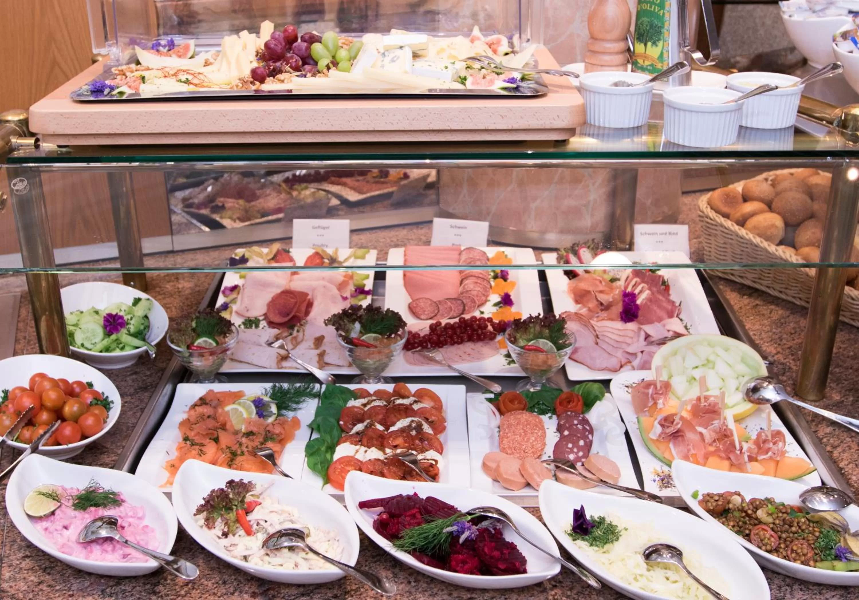 Buffet breakfast in Hotel Stadt München