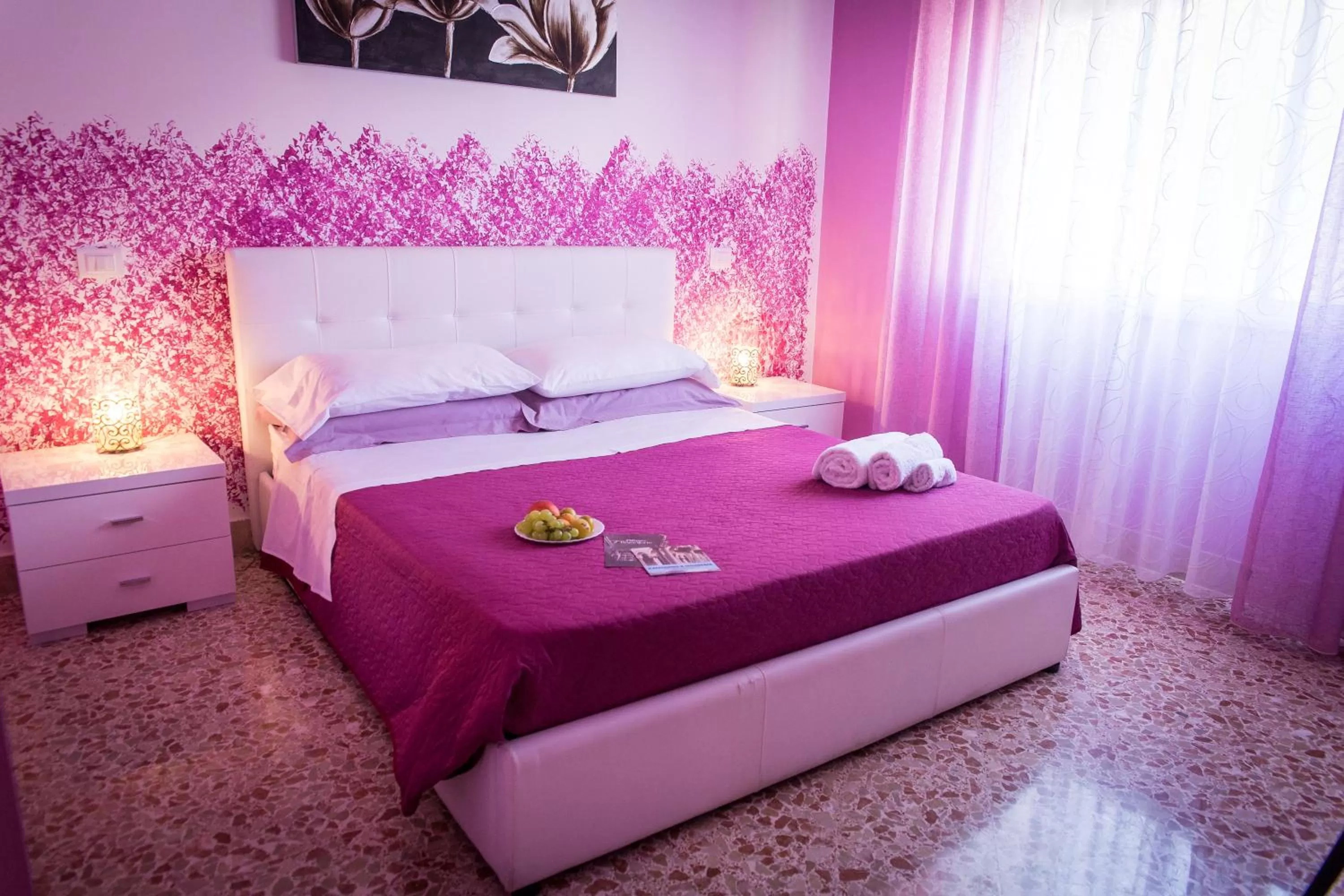 Photo of the whole room, Bed in Colors B&B