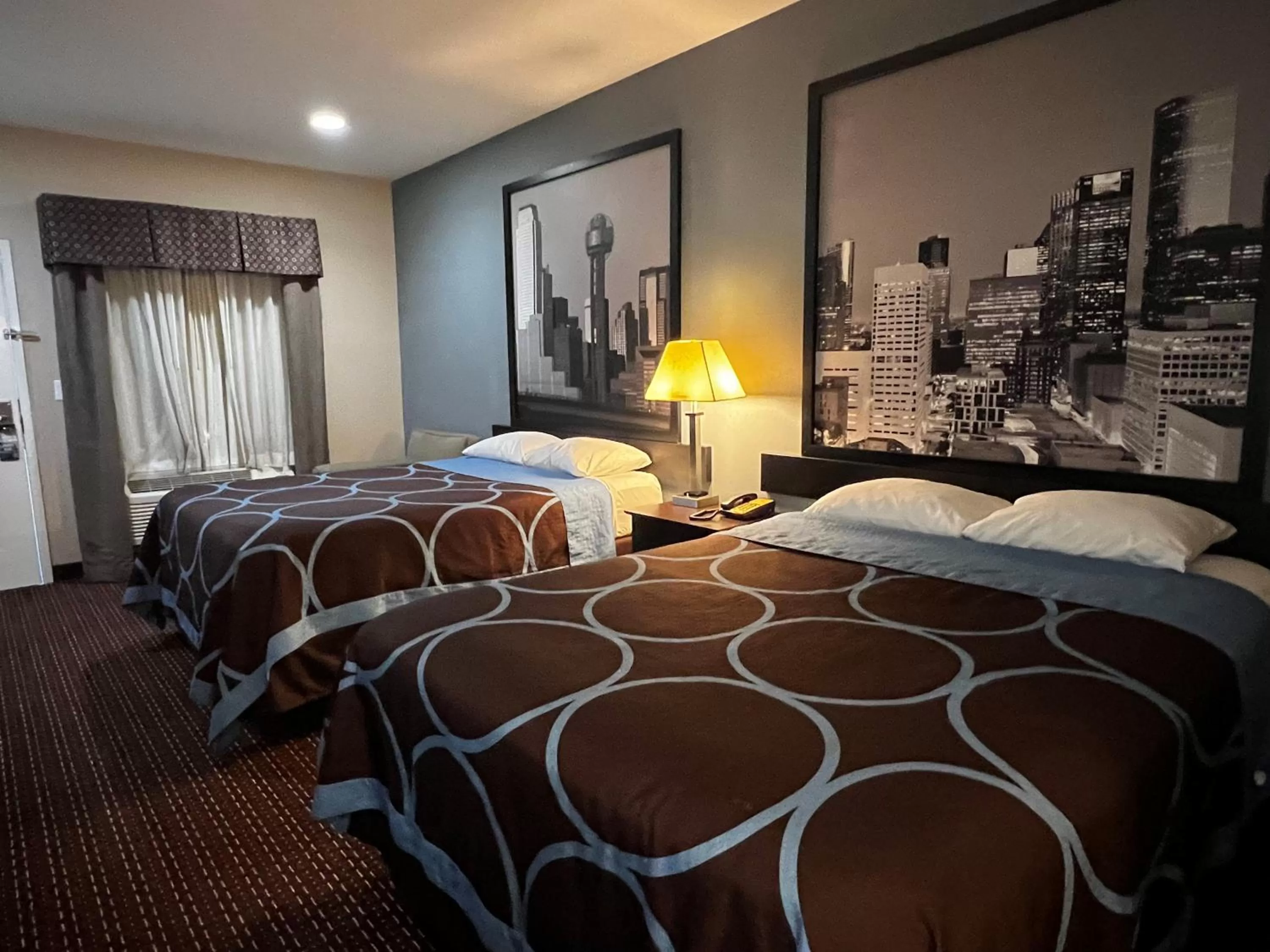 Photo of the whole room, Bed in Super 8 by Wyndham Center