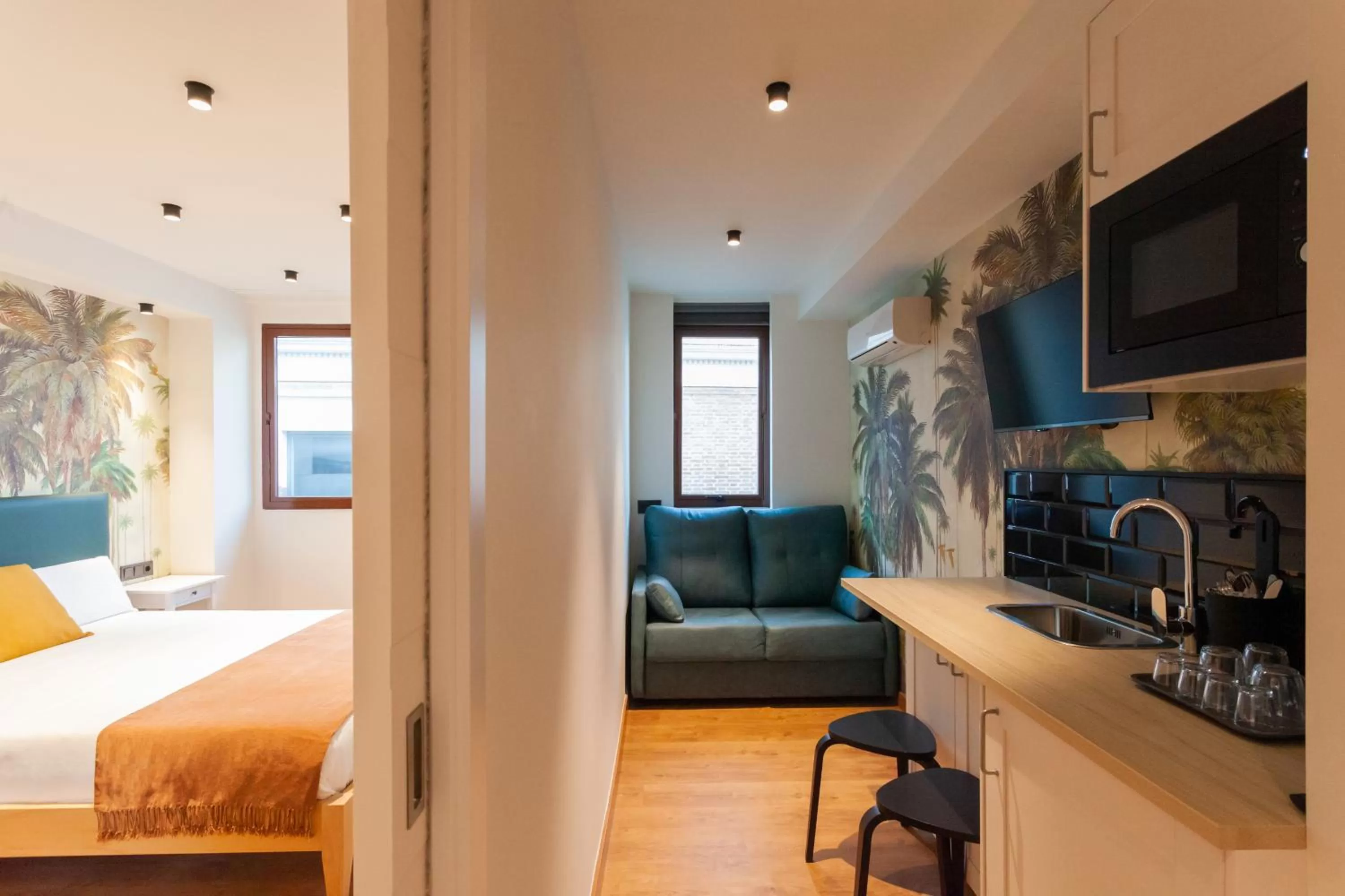 Kitchen or kitchenette, Bed in Welldone Sierpes Boutique