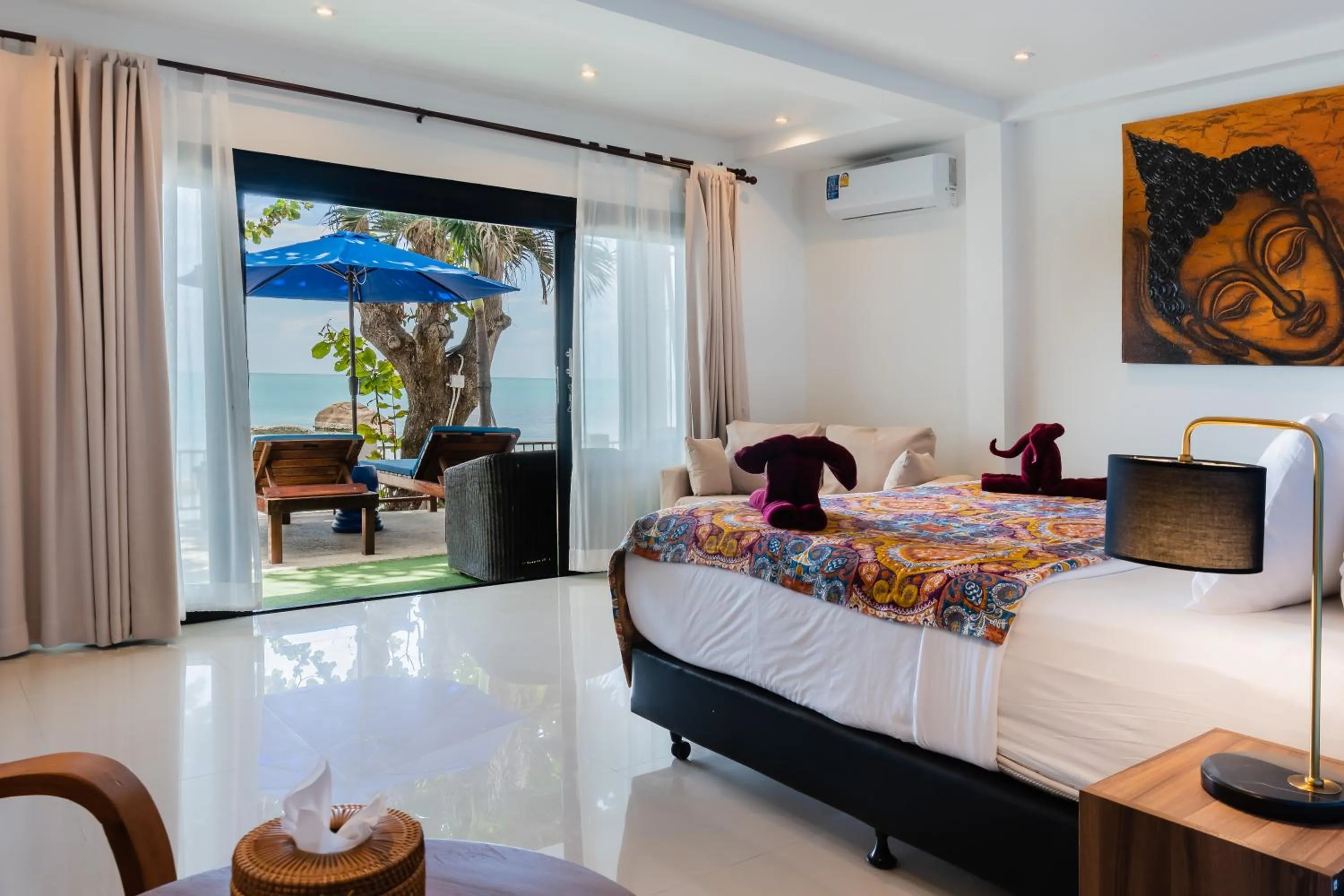 Bedroom, Bed in Crystal Bay Beach Resort