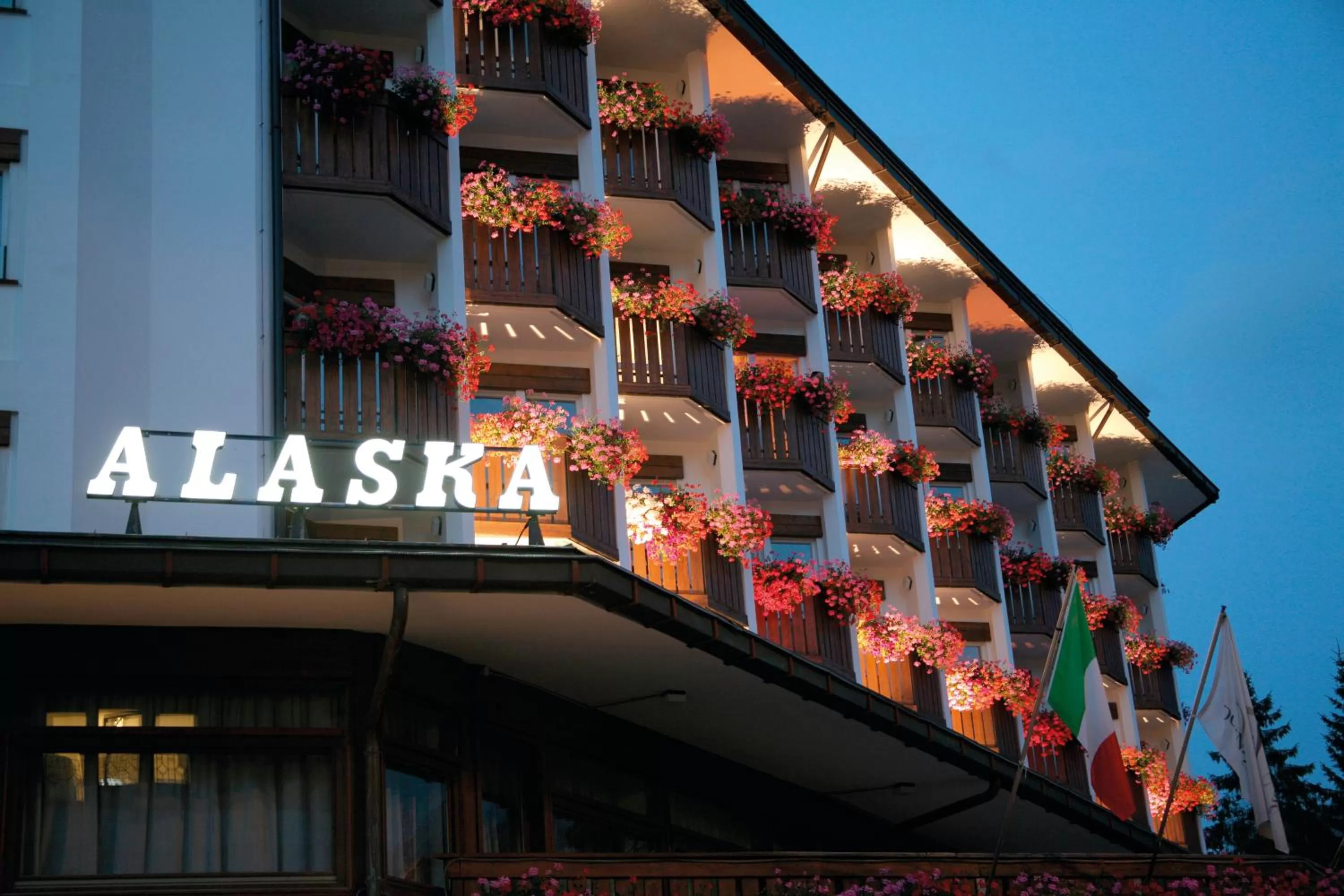 Facade/entrance in Hotel Alaska Cortina