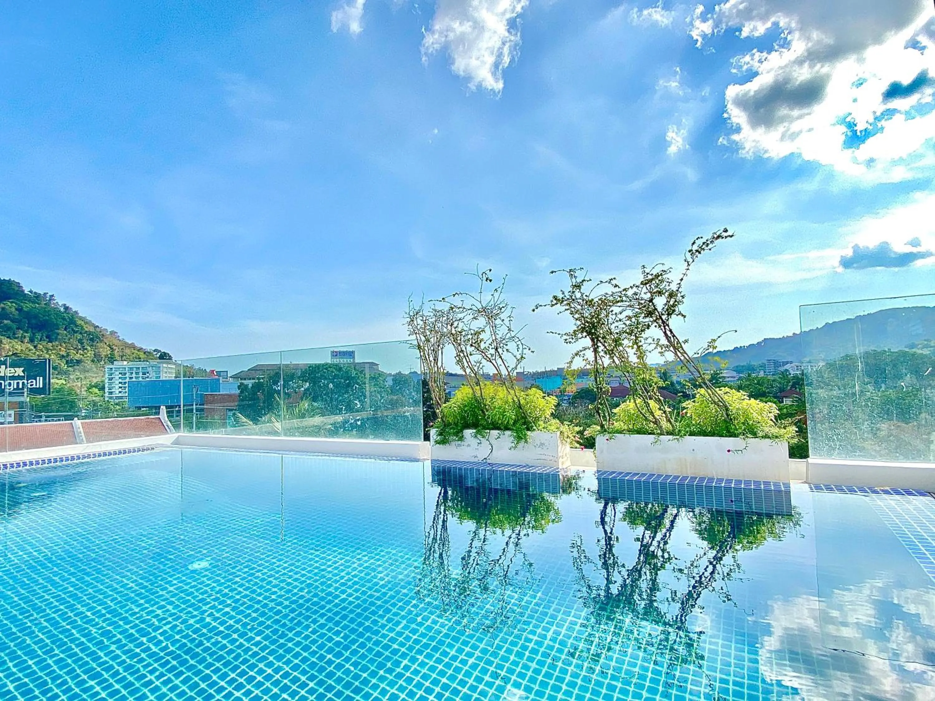 Swimming pool in The Palms Residence - SHA Extra Plus