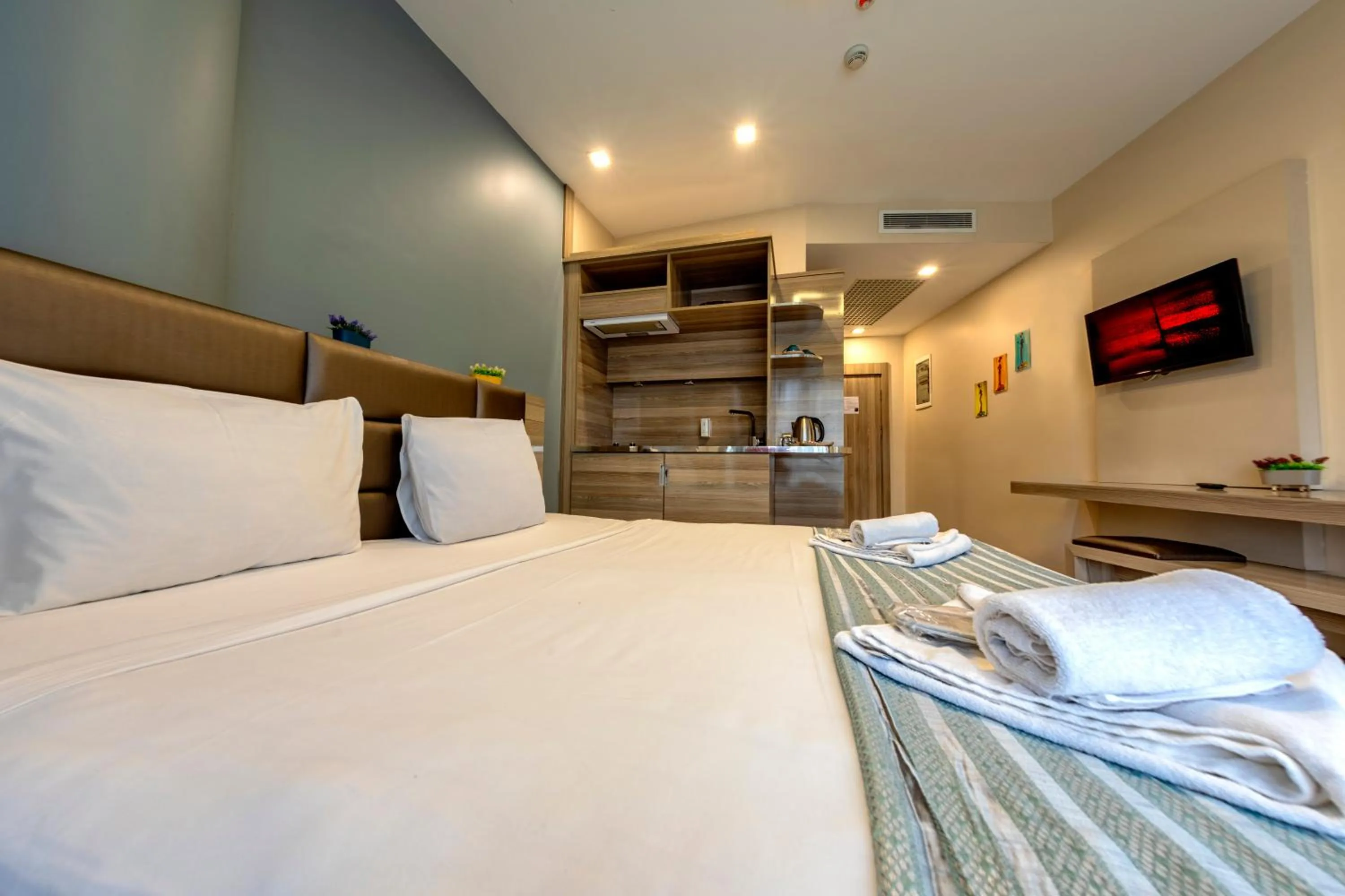 Bed in My House N5 Suites Hotel