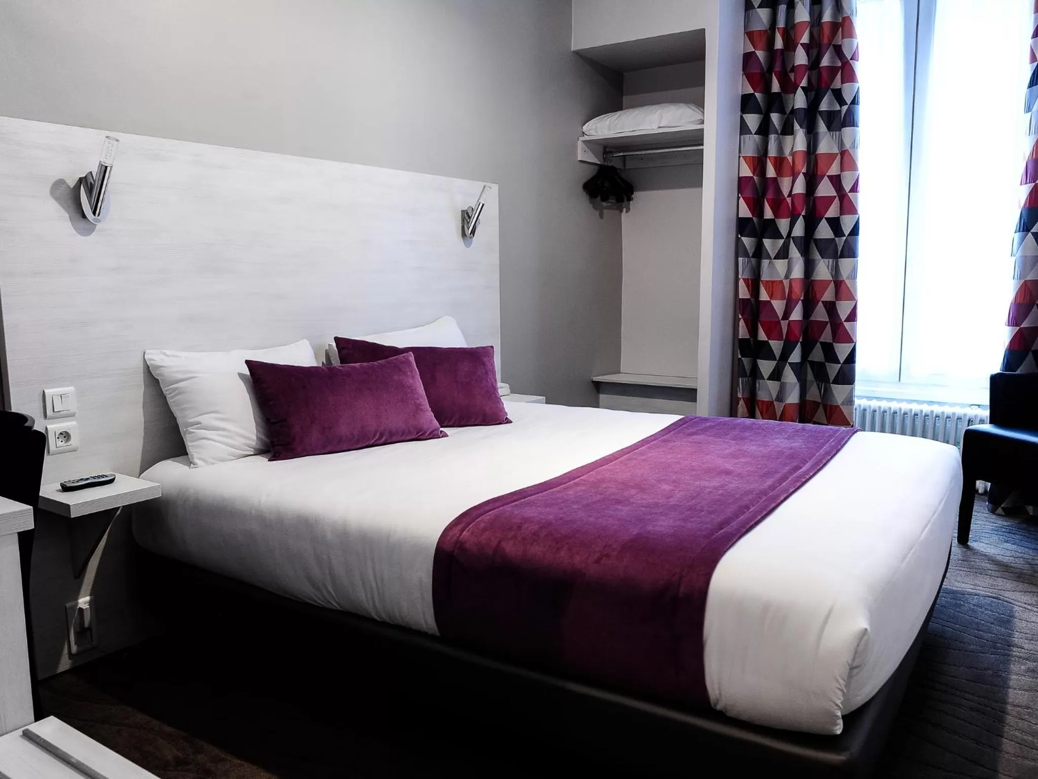 Photo of the whole room, Bed in Hotelo Lyon Ainay